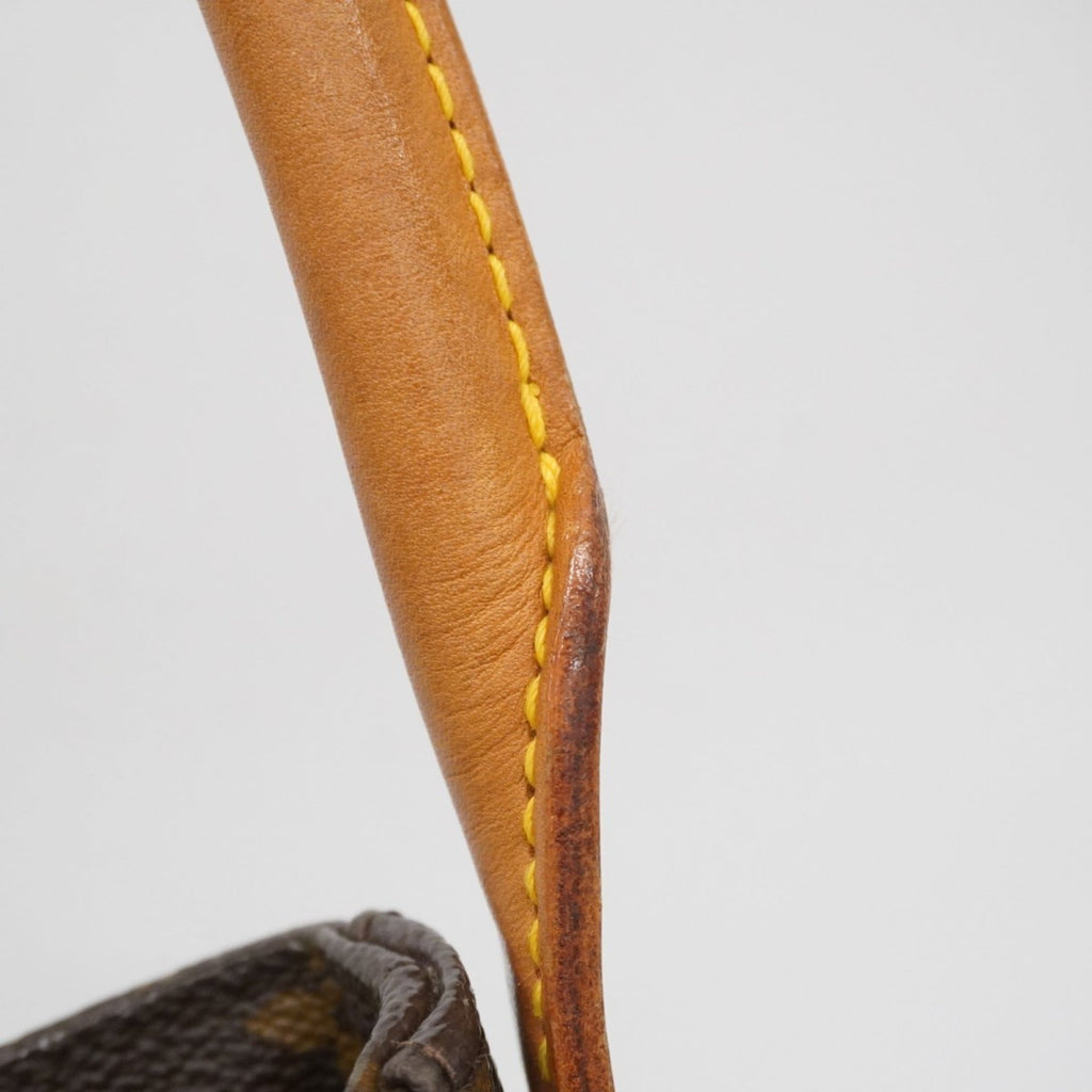 Louis Vuitton Brown Shoulder Bag (Pre-Owned)