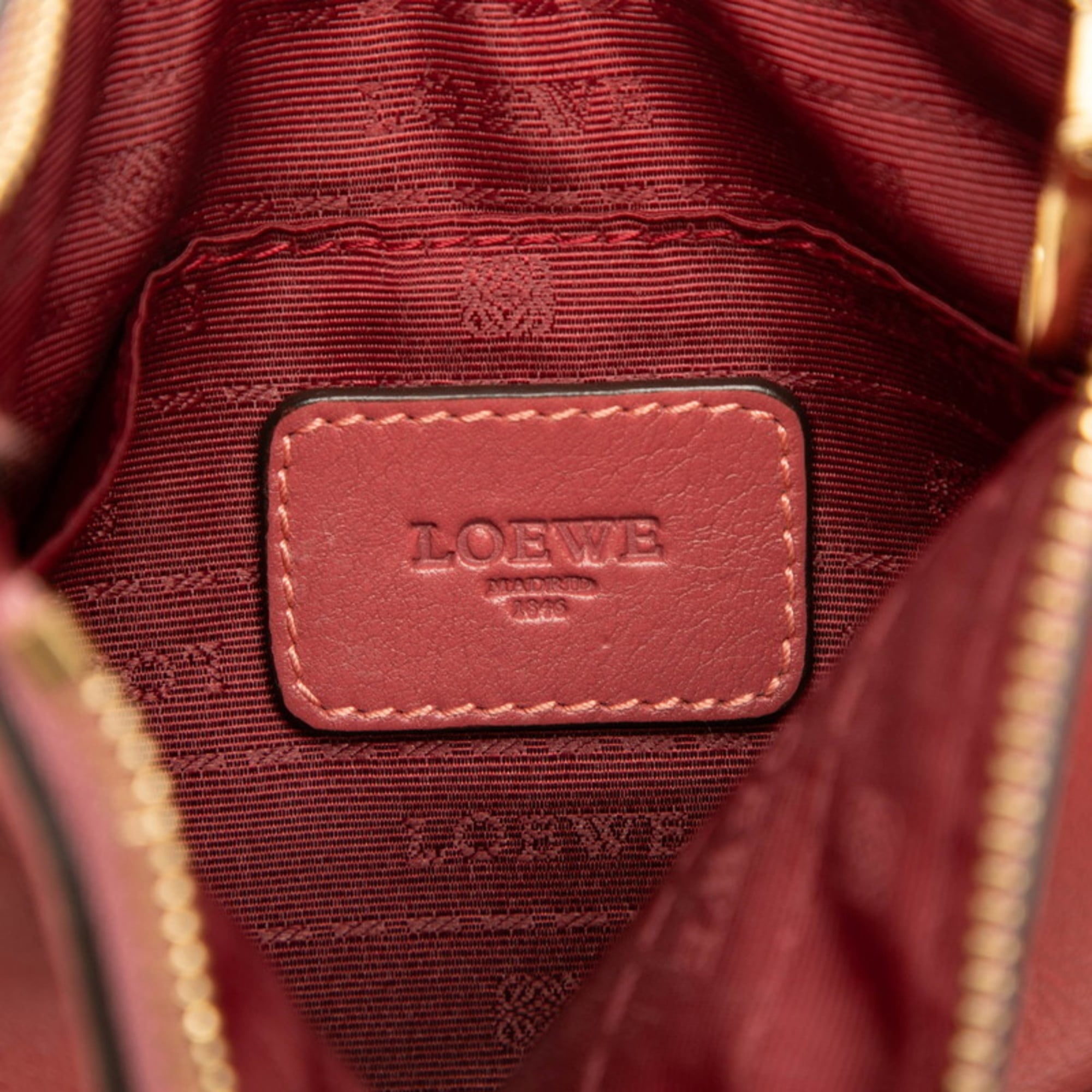 Loewe Red Color Leather Shoulder Bag (Pre-Owned)