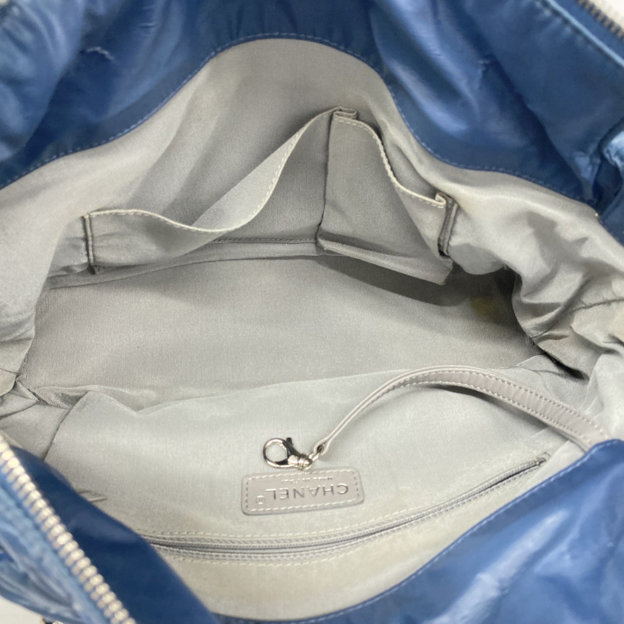 Chanel Blue Nylon Shoulder Bag (Pre-Owned)