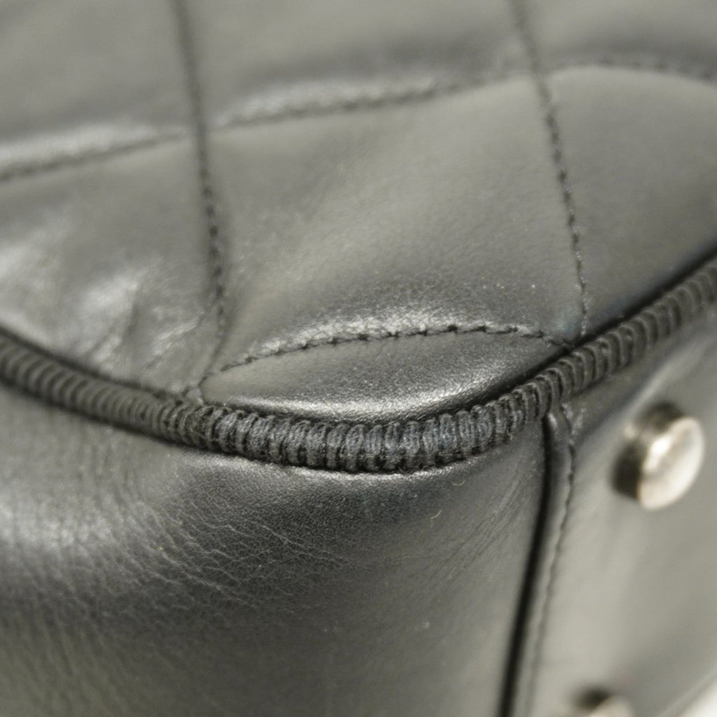Chanel Black Leather Shoulder Bag (Pre-Owned)