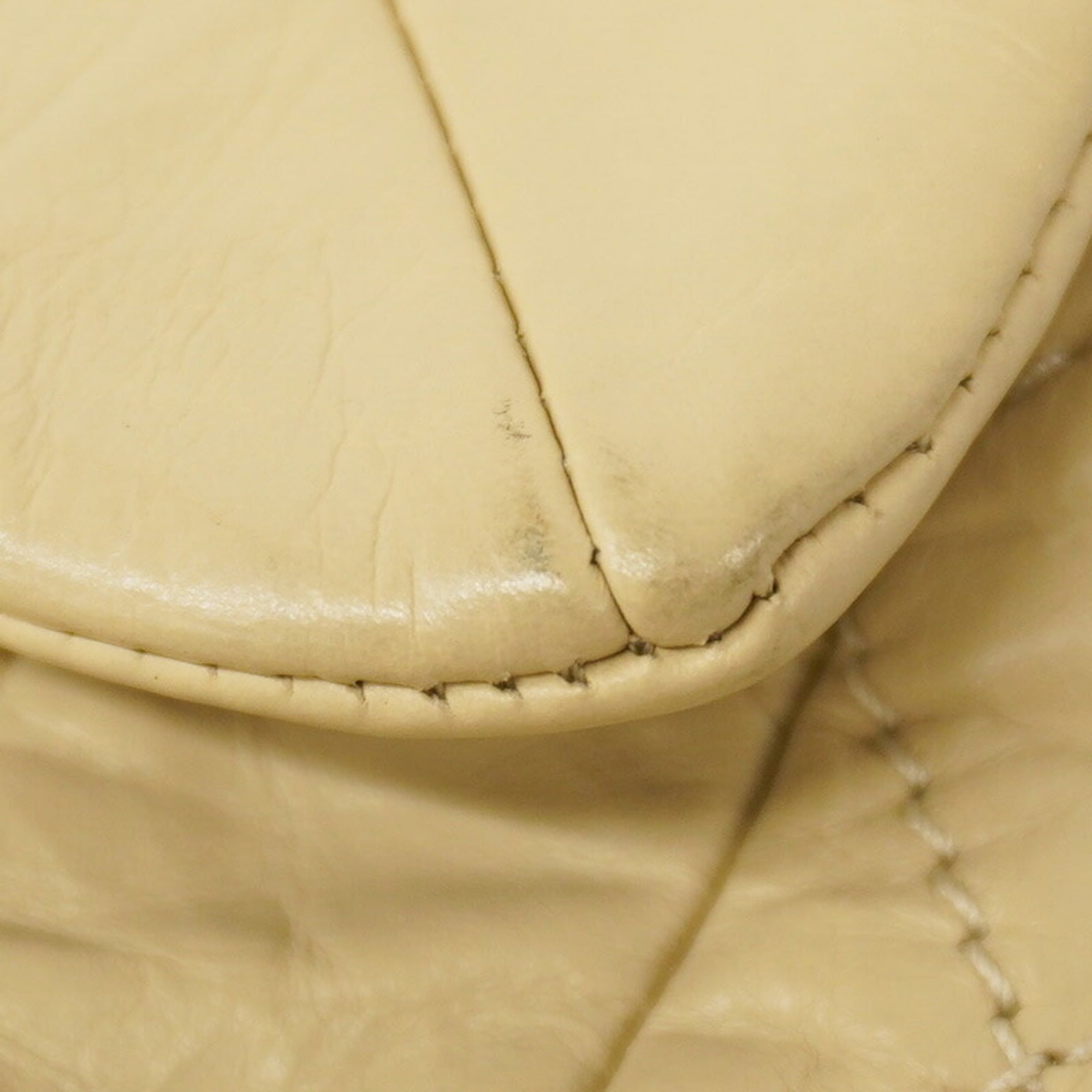 Chanel Beige Leather Shoulder Bag (Pre-Owned)