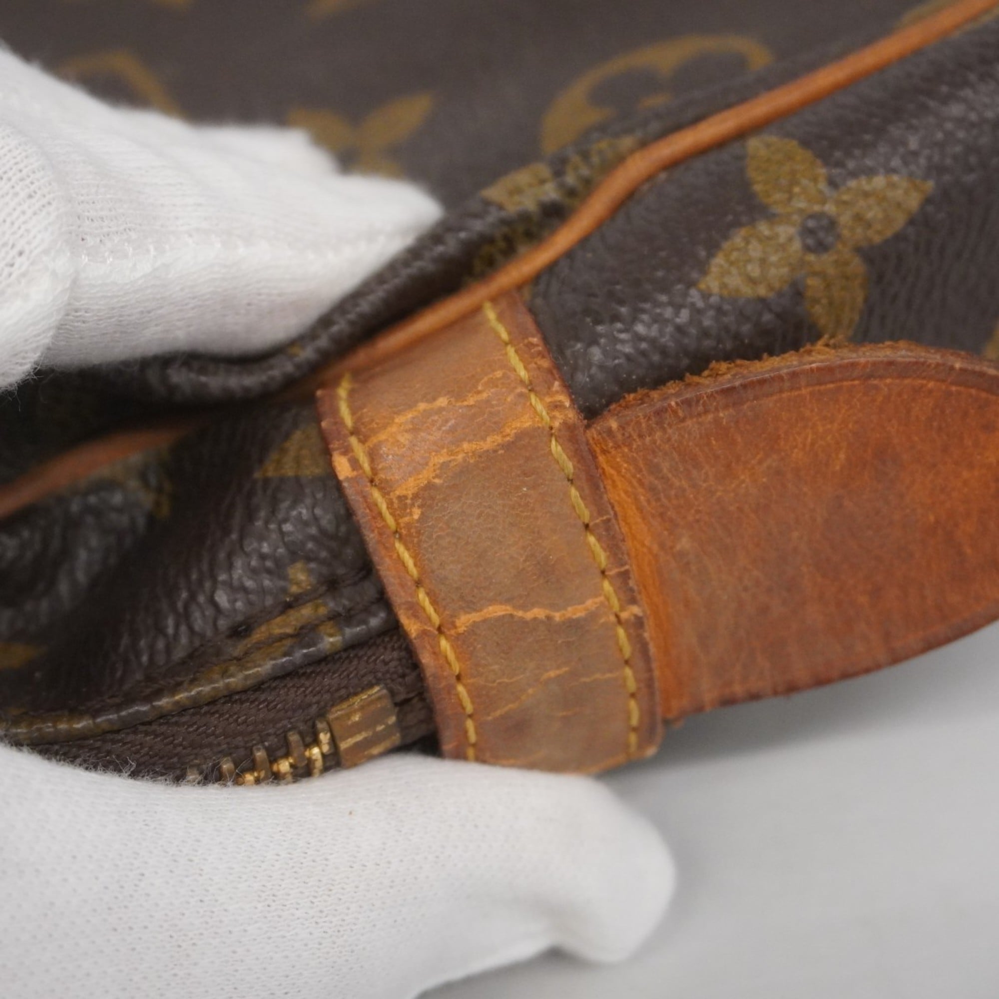 Louis Vuitton Brown Clutch Bag (Pre-Owned)