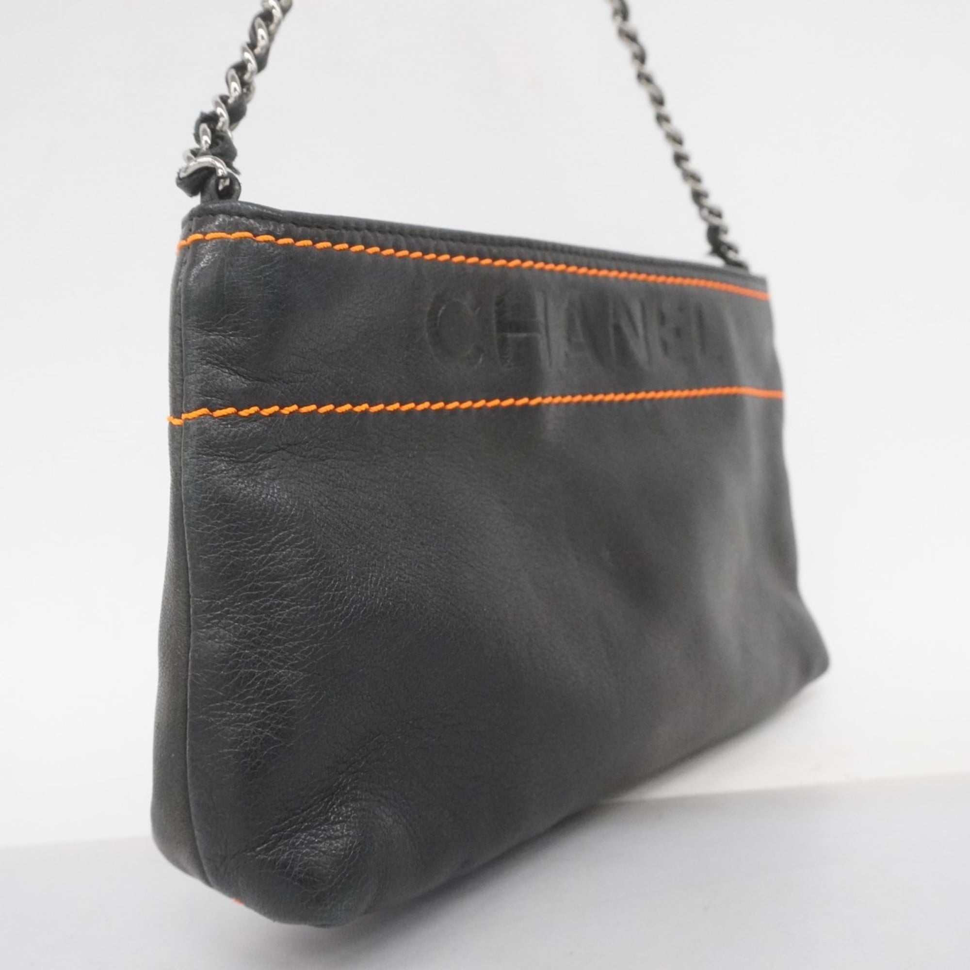 Chanel Black Leather Handbag (Pre-Owned)