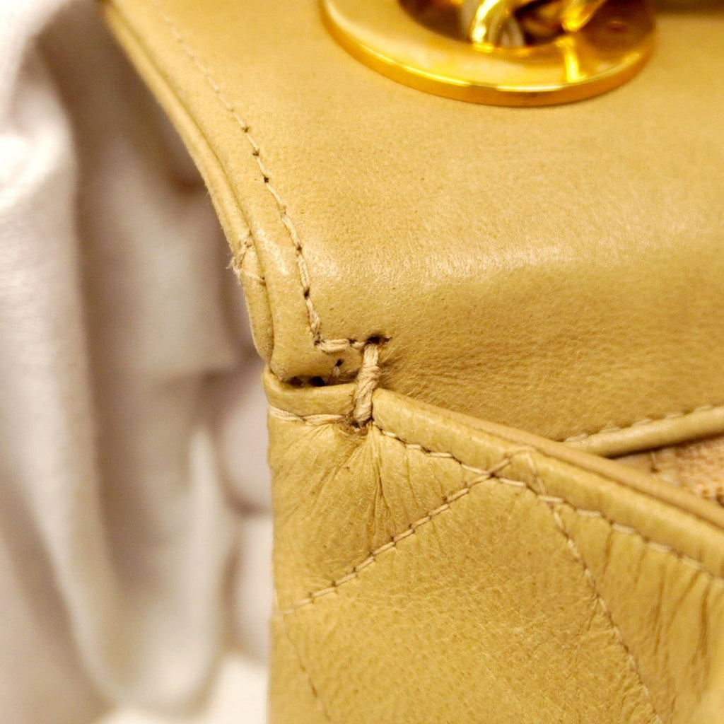 Chanel Beige Leather Shoulder Bag (Pre-Owned)