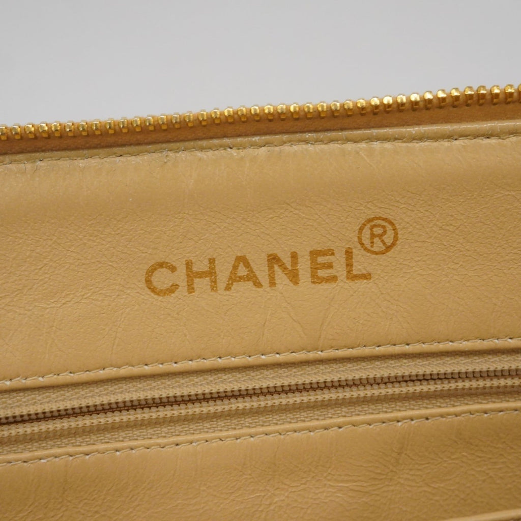 Chanel Beige Leather Shoulder Bag (Pre-Owned)