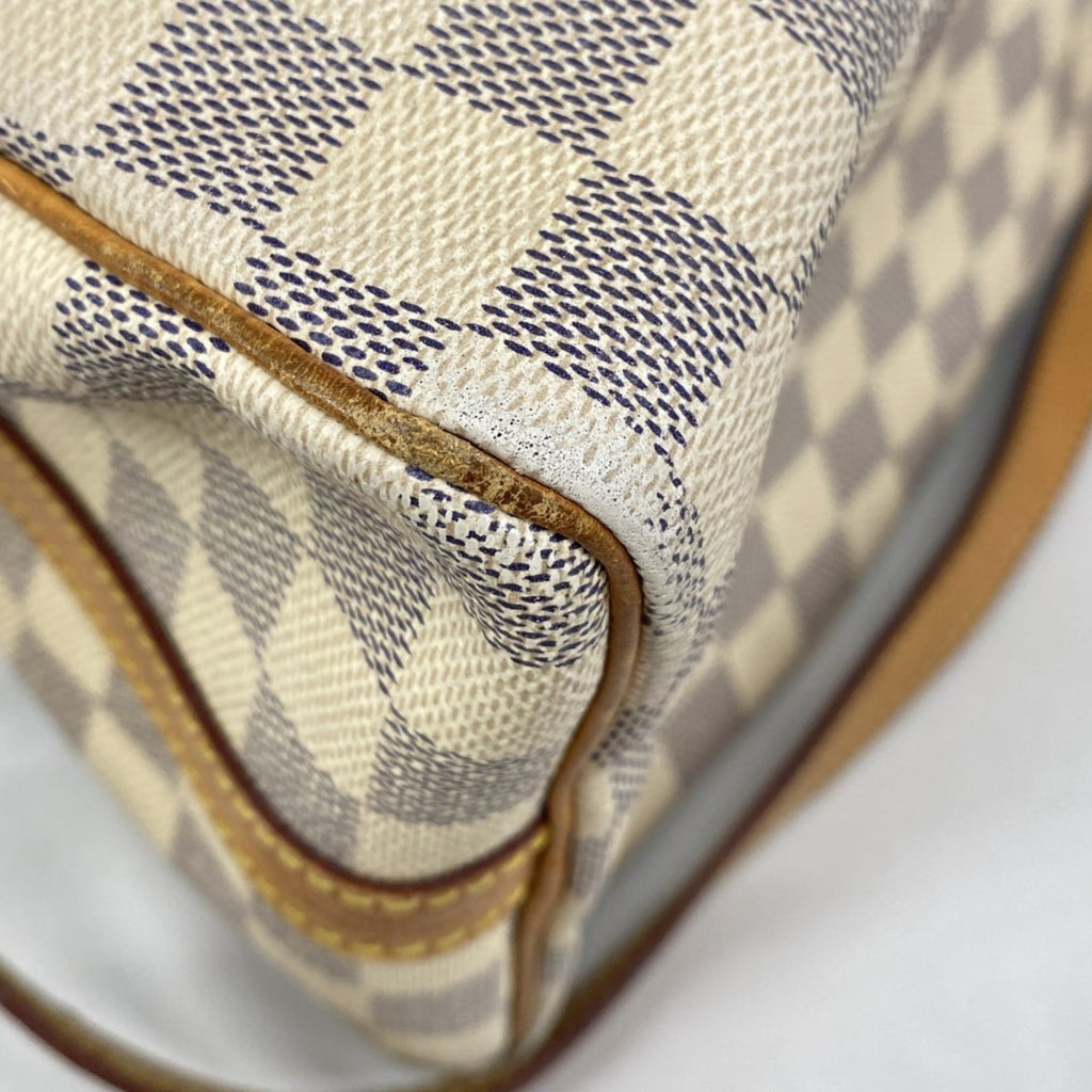 Louis Vuitton White Handbag (Pre-Owned)