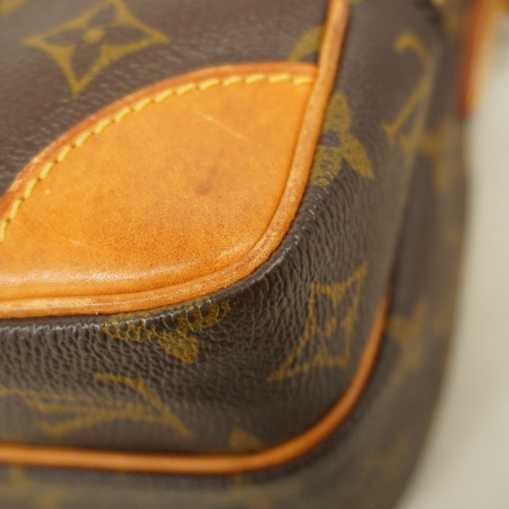 Louis Vuitton Brown Shoulder Bag (Pre-Owned)