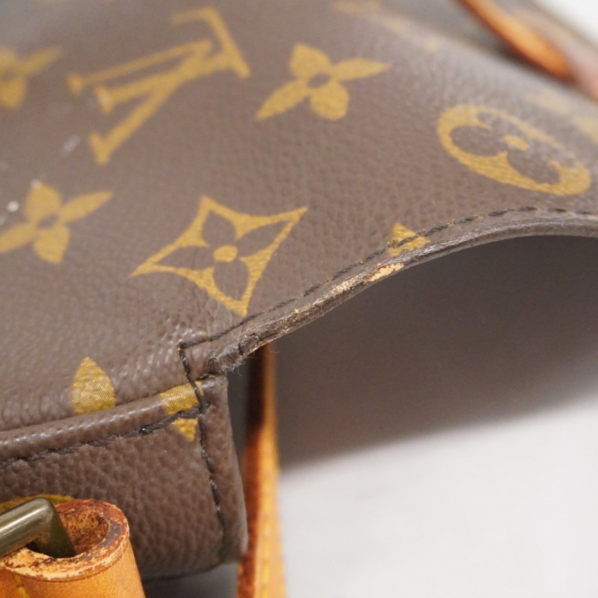 Louis Vuitton Brown Shoulder Bag (Pre-Owned)