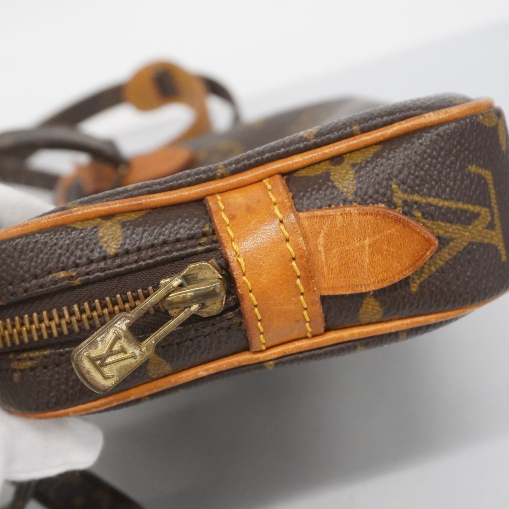 Louis Vuitton Brown Shoulder Bag (Pre-Owned)