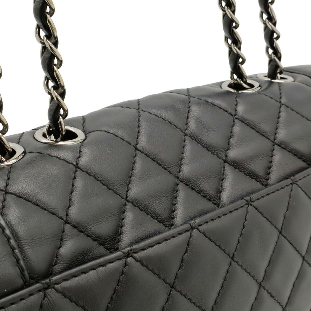 Chanel Black Leather Shoulder Bag (Pre-Owned)