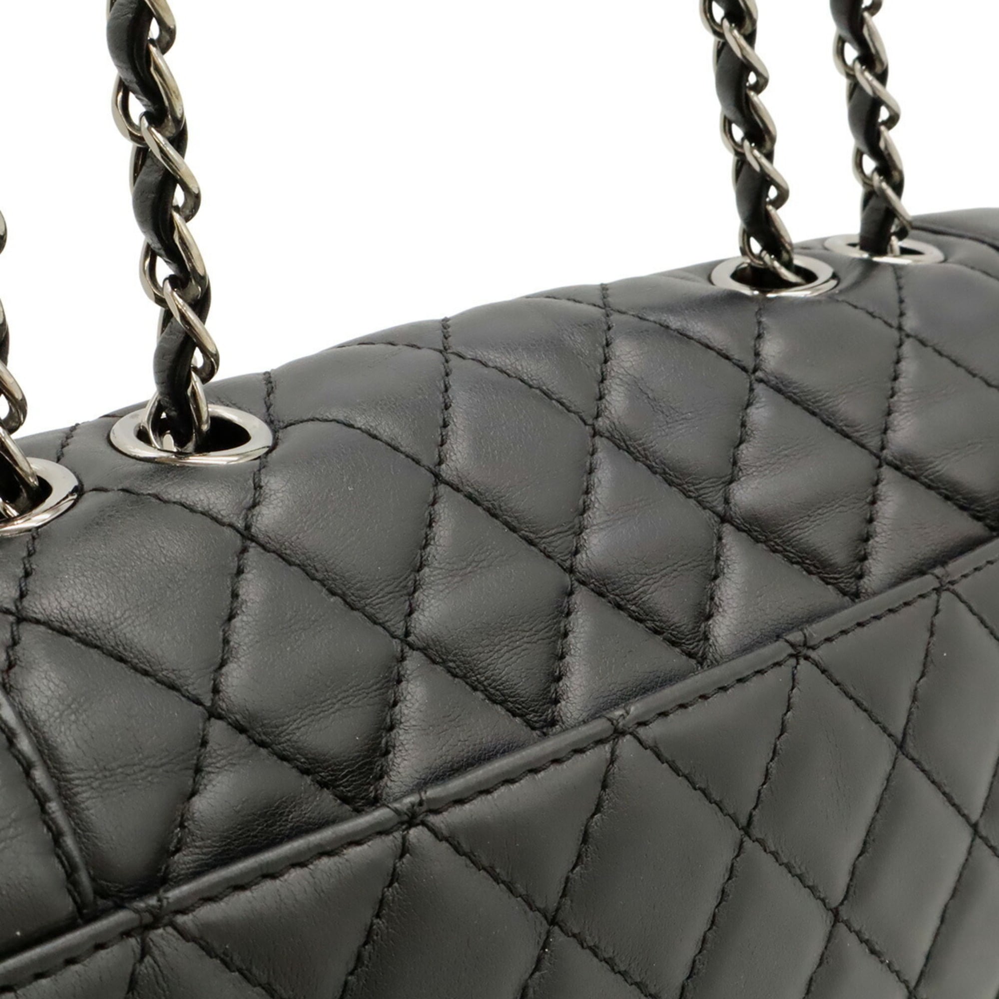 Chanel Black Leather Shoulder Bag (Pre-Owned)