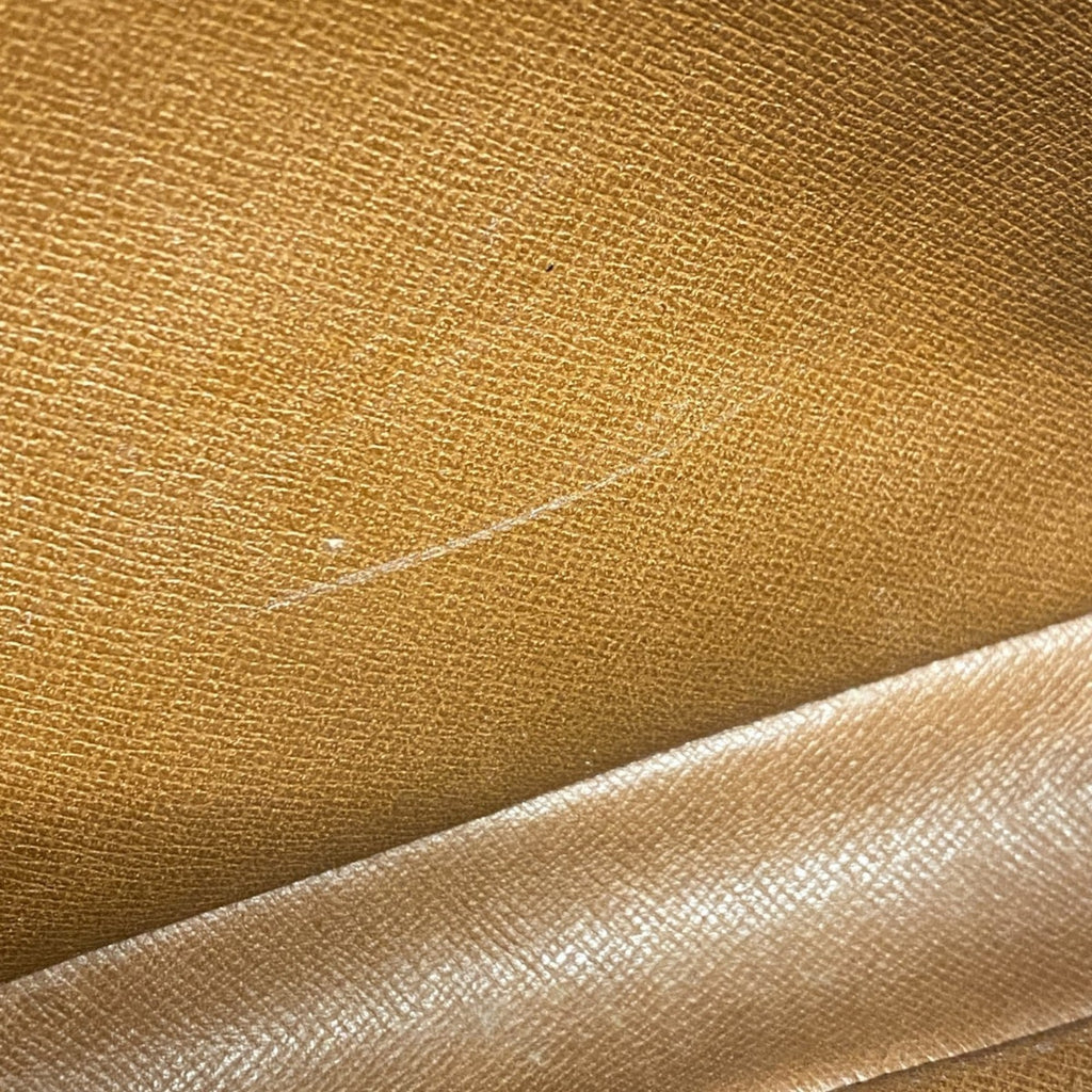 Louis Vuitton Brown Clutch Bag (Pre-Owned)