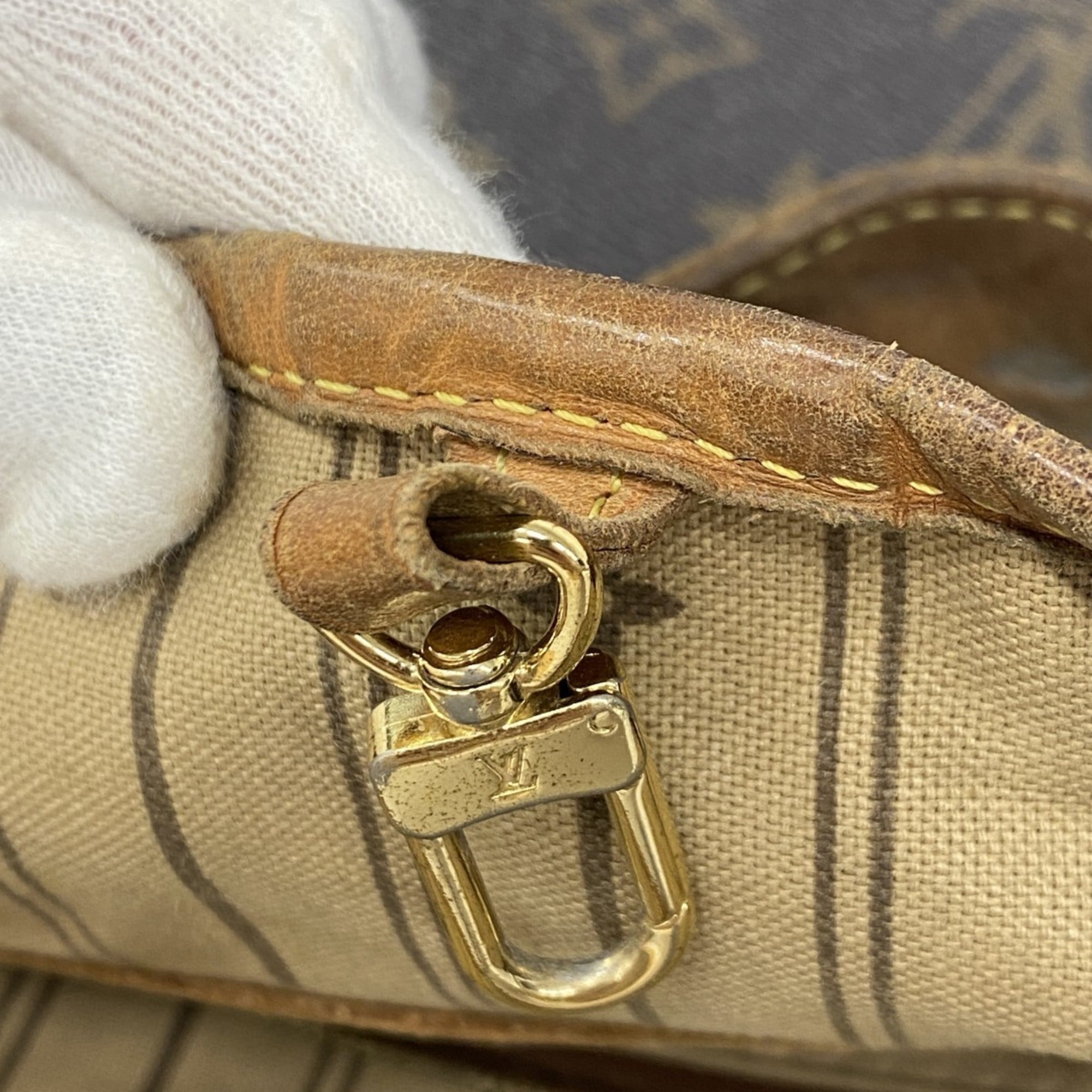 Louis Vuitton Brown Shoulder Bag (Pre-Owned)