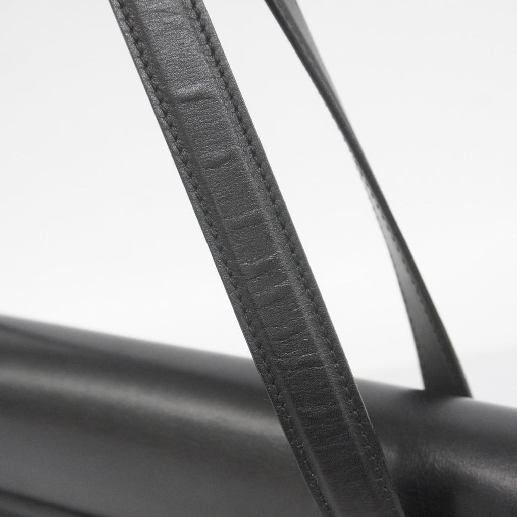 Salvatore Ferragamo Black Leather Shoulder Bag (Pre-Owned)