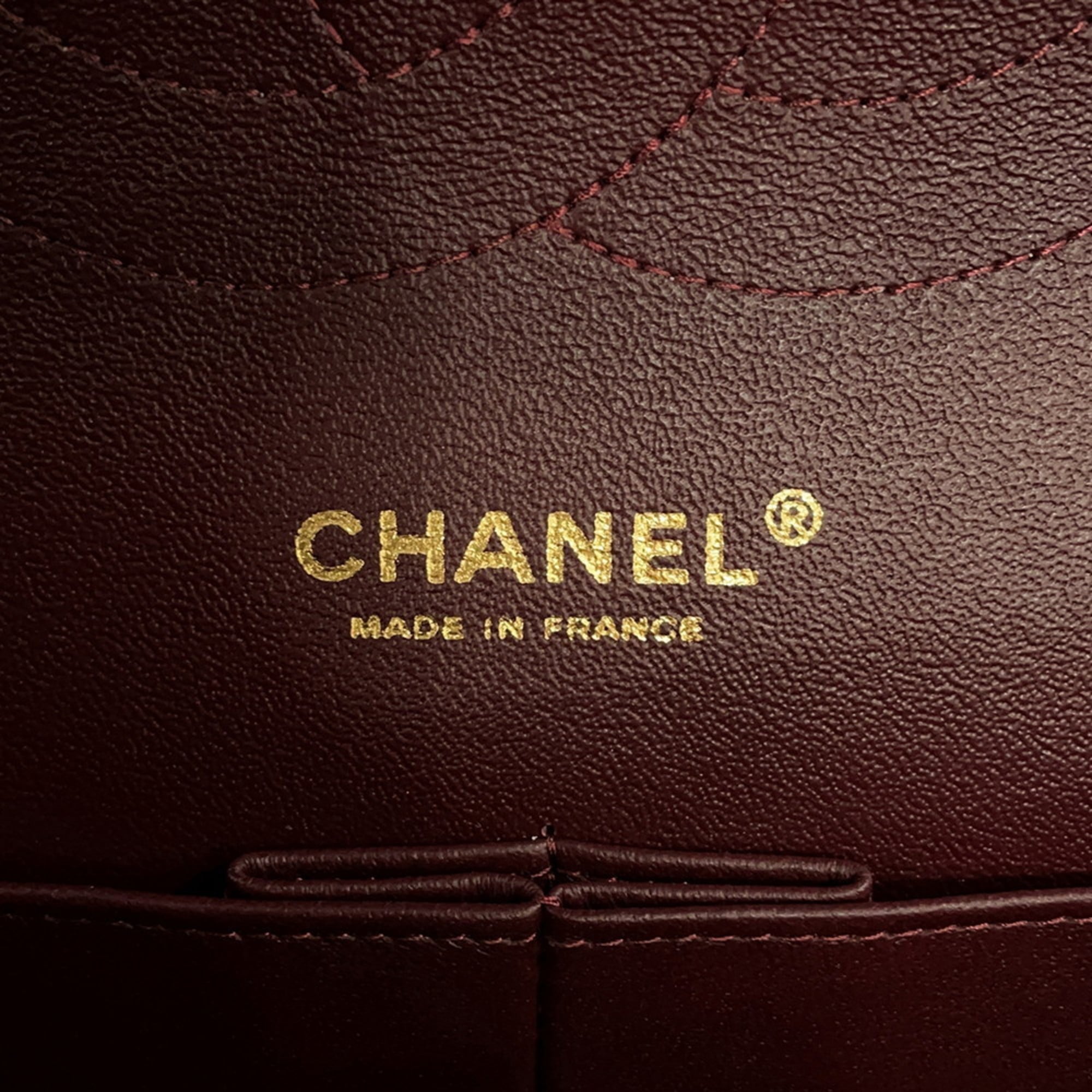 Chanel Matelasse Black Leather Shoulder Bag (Pre-Owned)