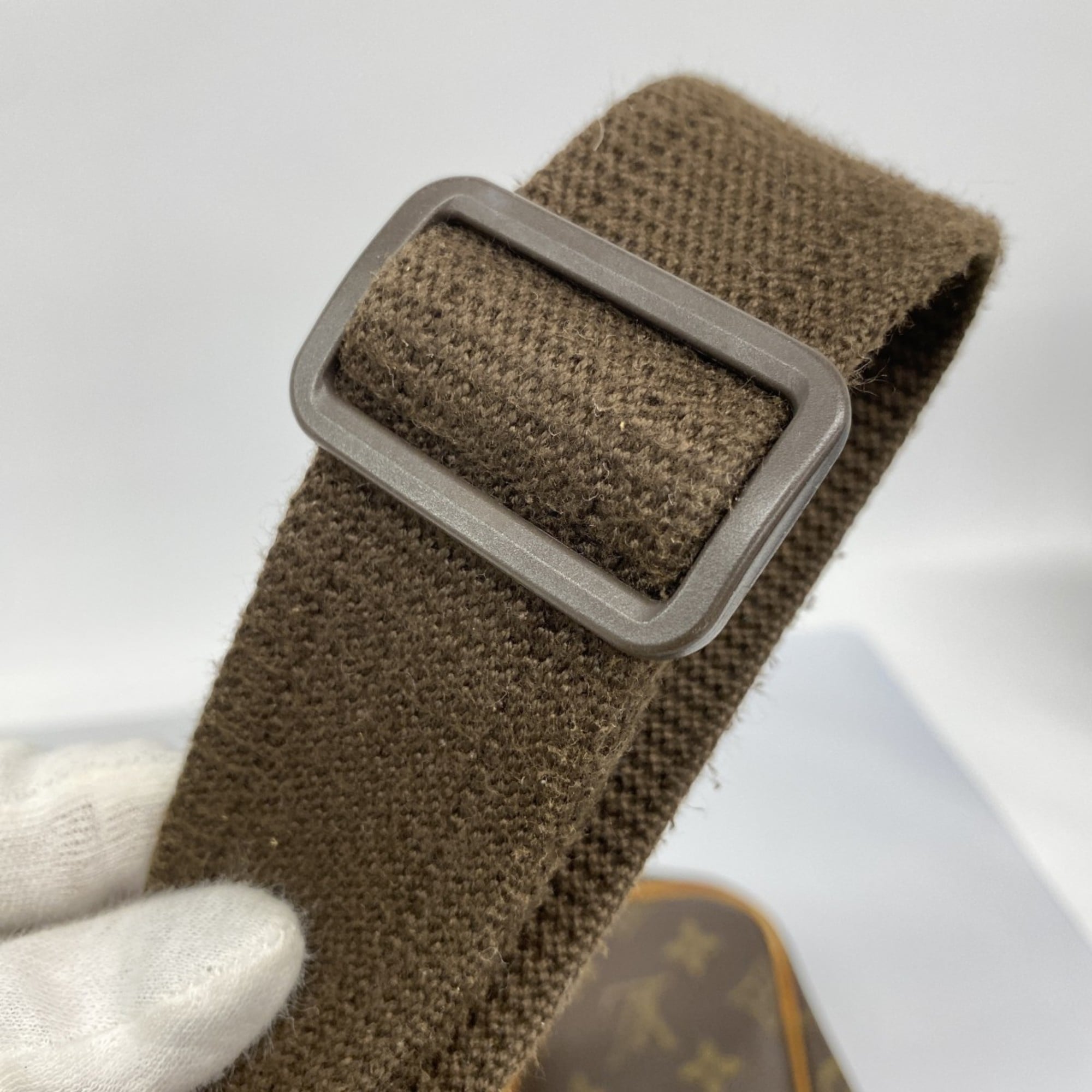 Louis Vuitton Brown Shoulder Bag (Pre-Owned)