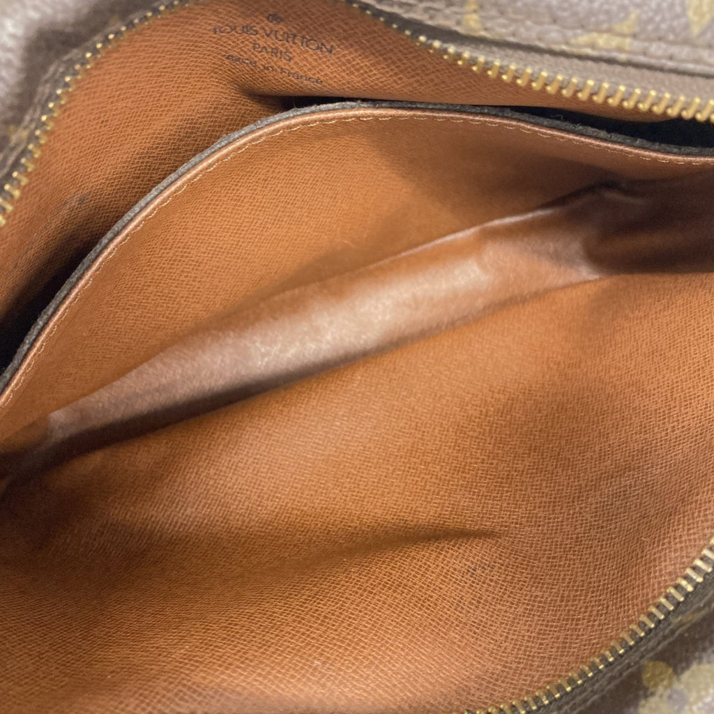 Louis Vuitton Brown Clutch Bag (Pre-Owned)