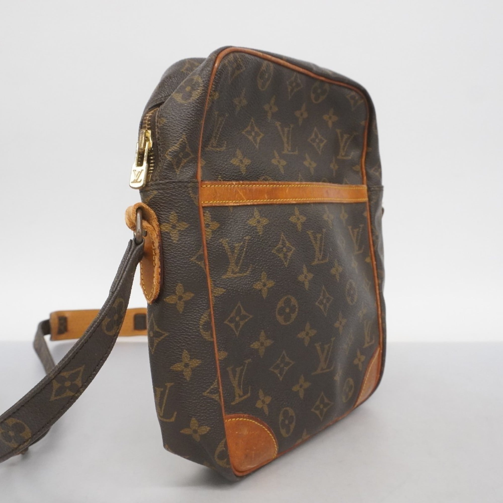 Louis Vuitton Brown Shoulder Bag (Pre-Owned)