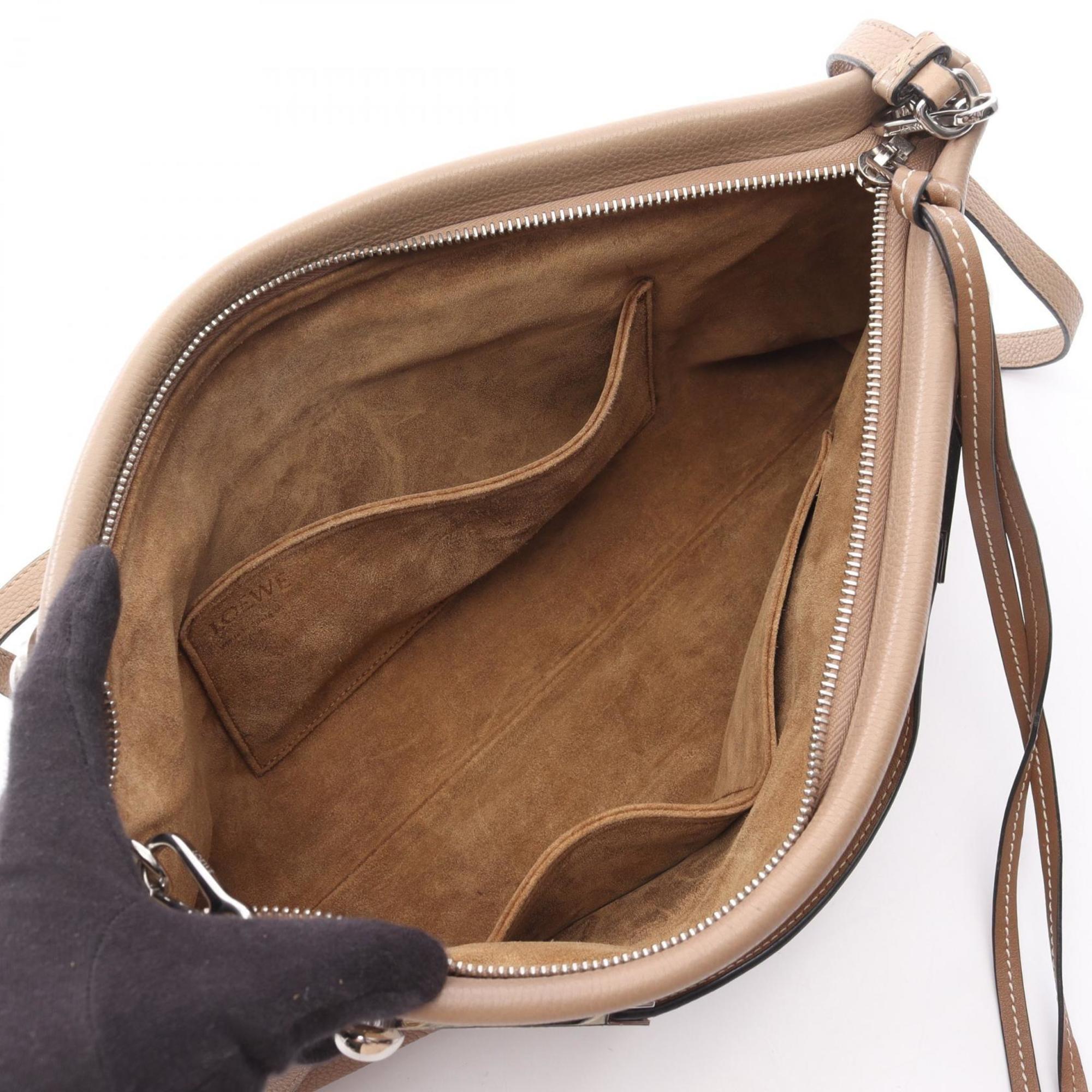 Loewe Beige Leather Handbag (Pre-Owned)