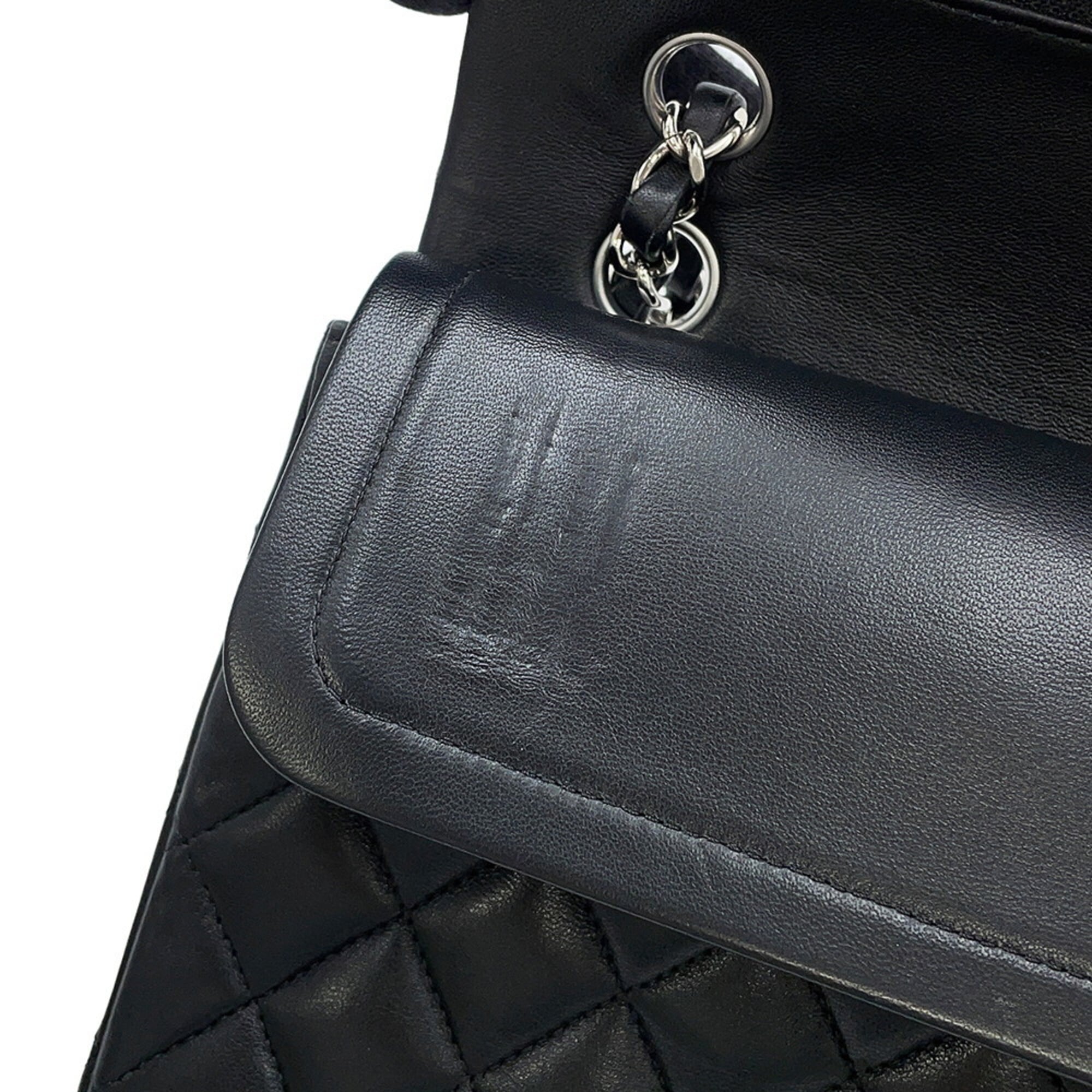 Chanel Matelasse Black Leather Shoulder Bag (Pre-Owned)