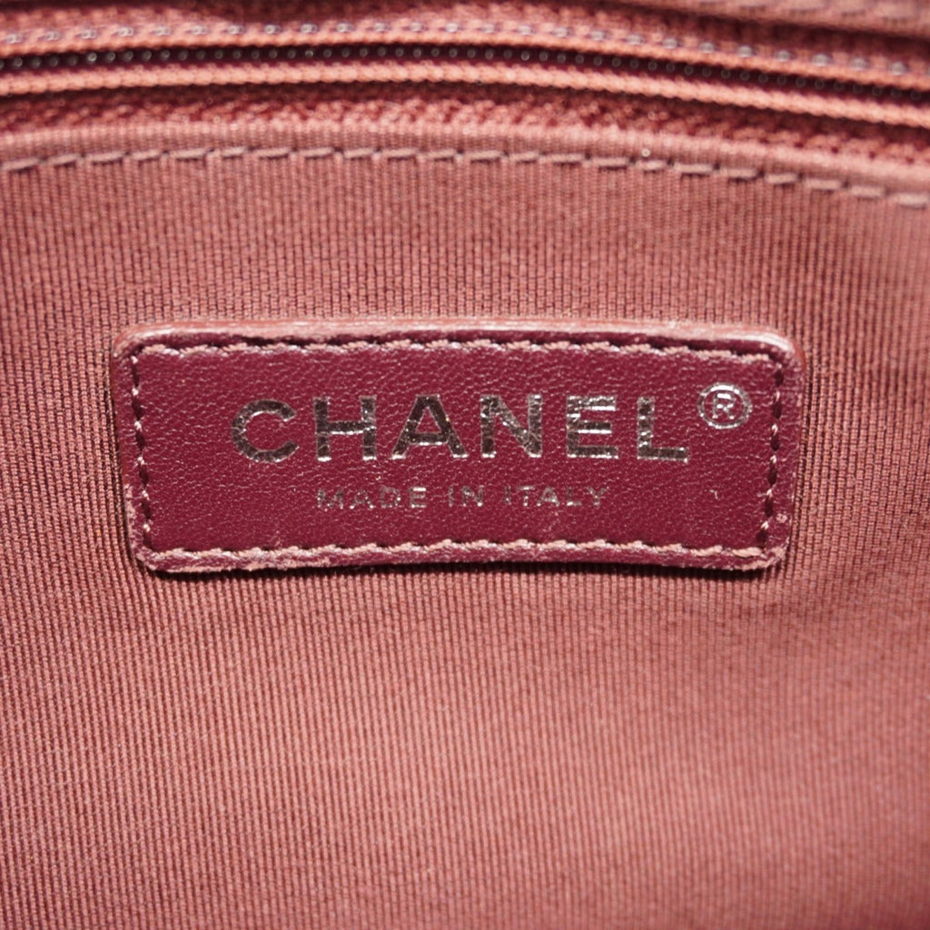 Chanel Black Leather Shoulder Bag (Pre-Owned)