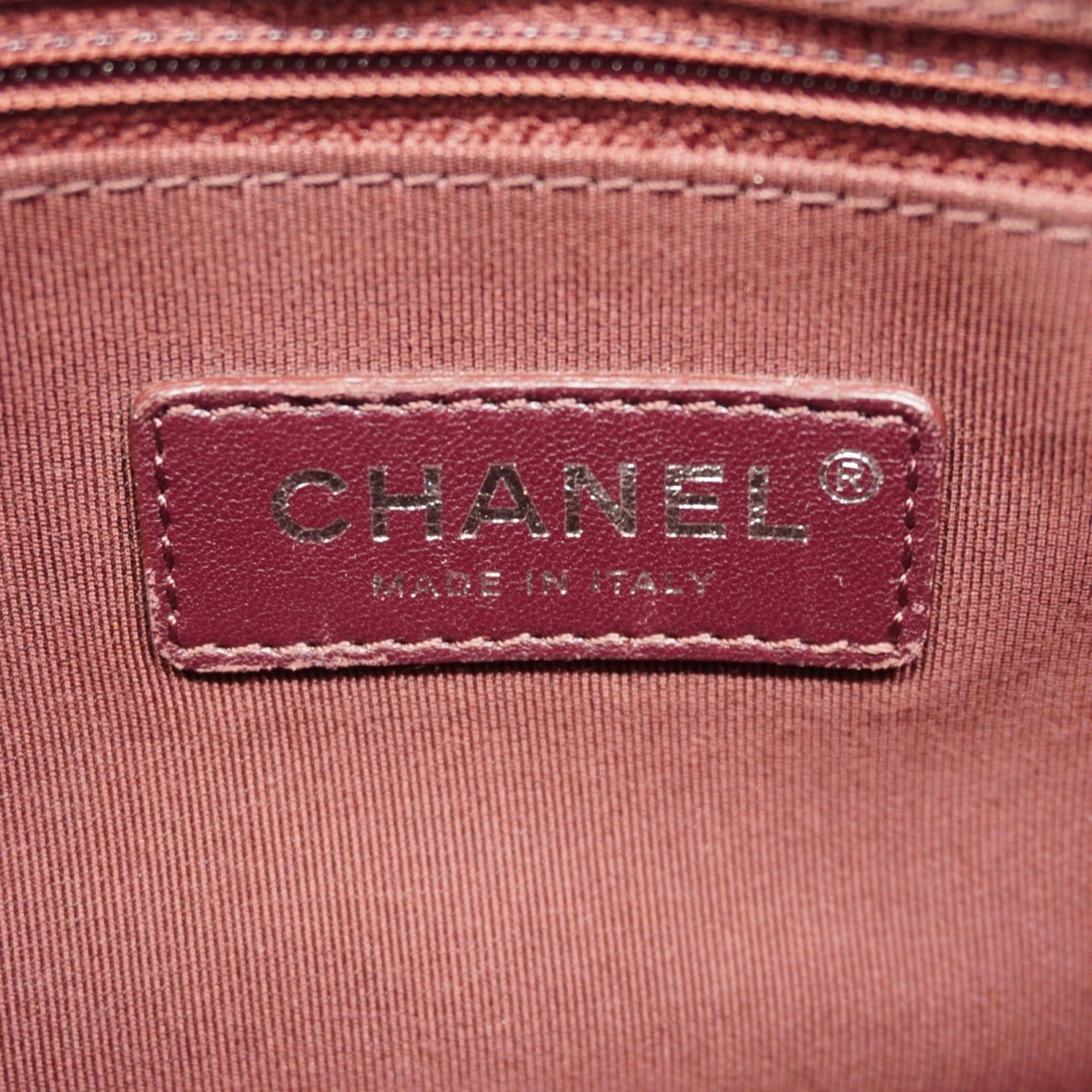 Chanel Black Leather Shoulder Bag (Pre-Owned)