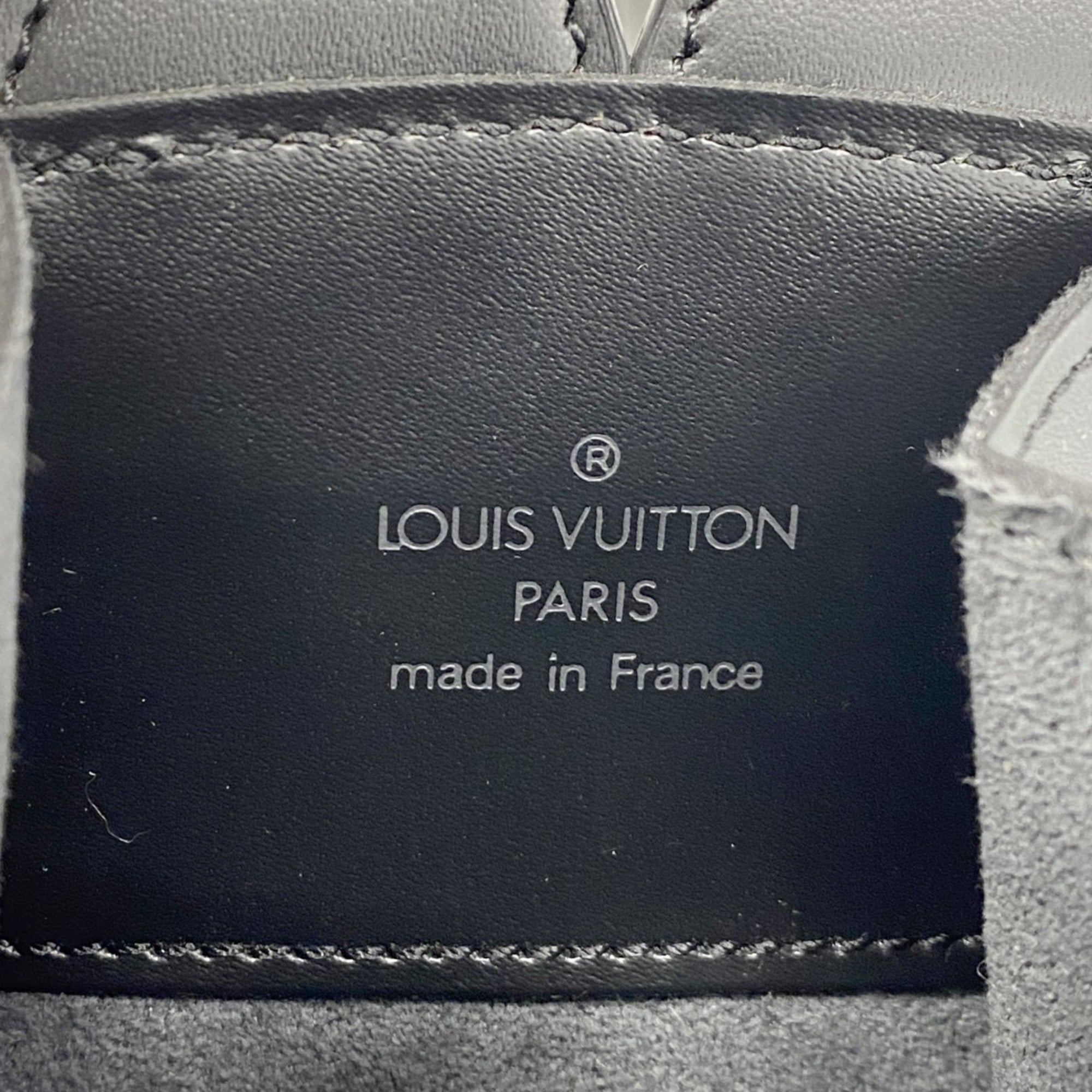 Louis Vuitton Noir Shoulder Bag (Pre-Owned)