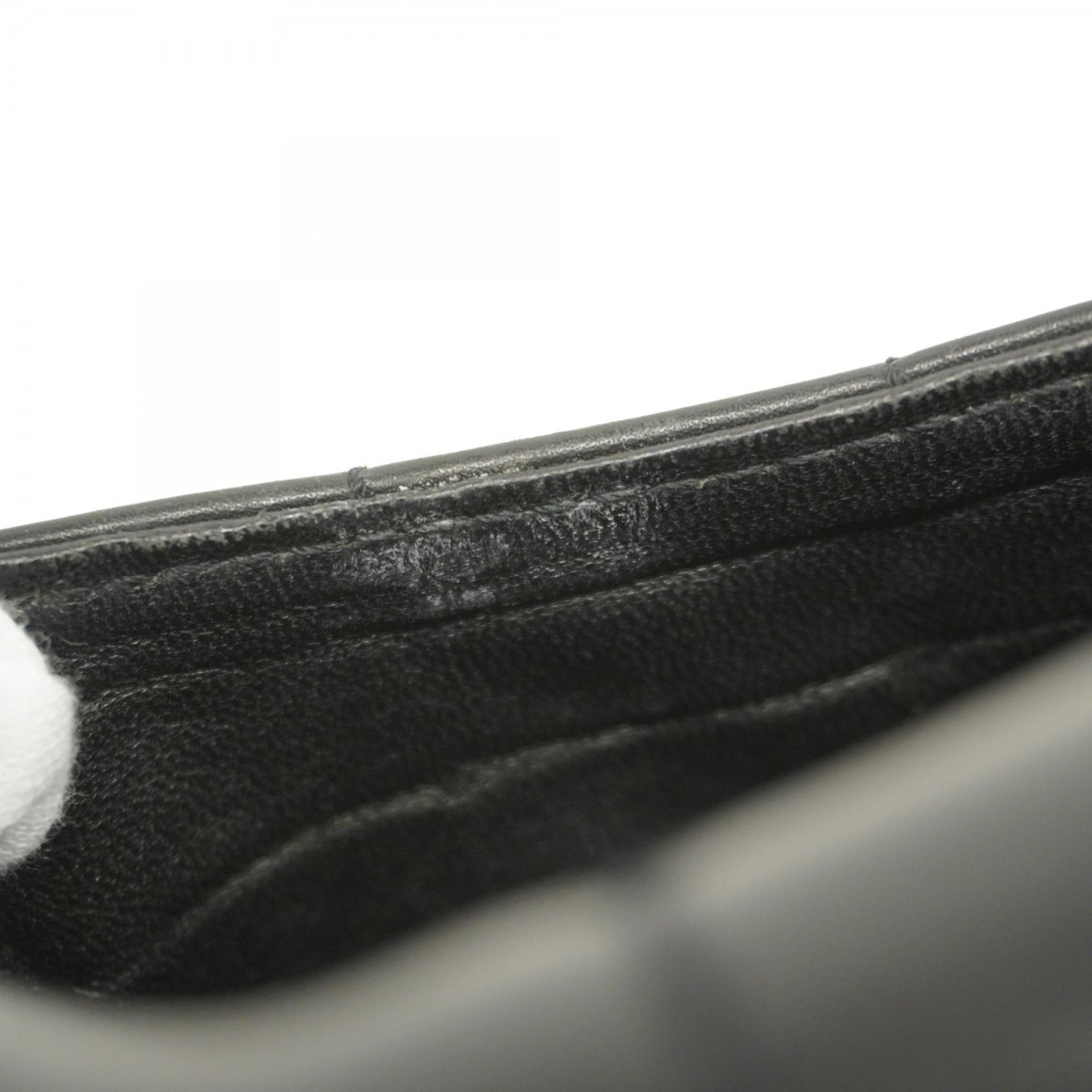 Chanel Black Leather Shoulder Bag (Pre-Owned)