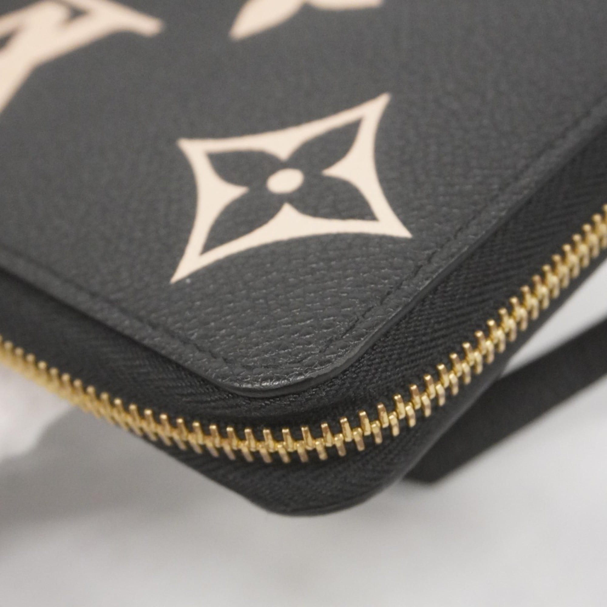 Louis Vuitton Beige Black Long Wallet (Bi-Fold) (Pre-Owned)