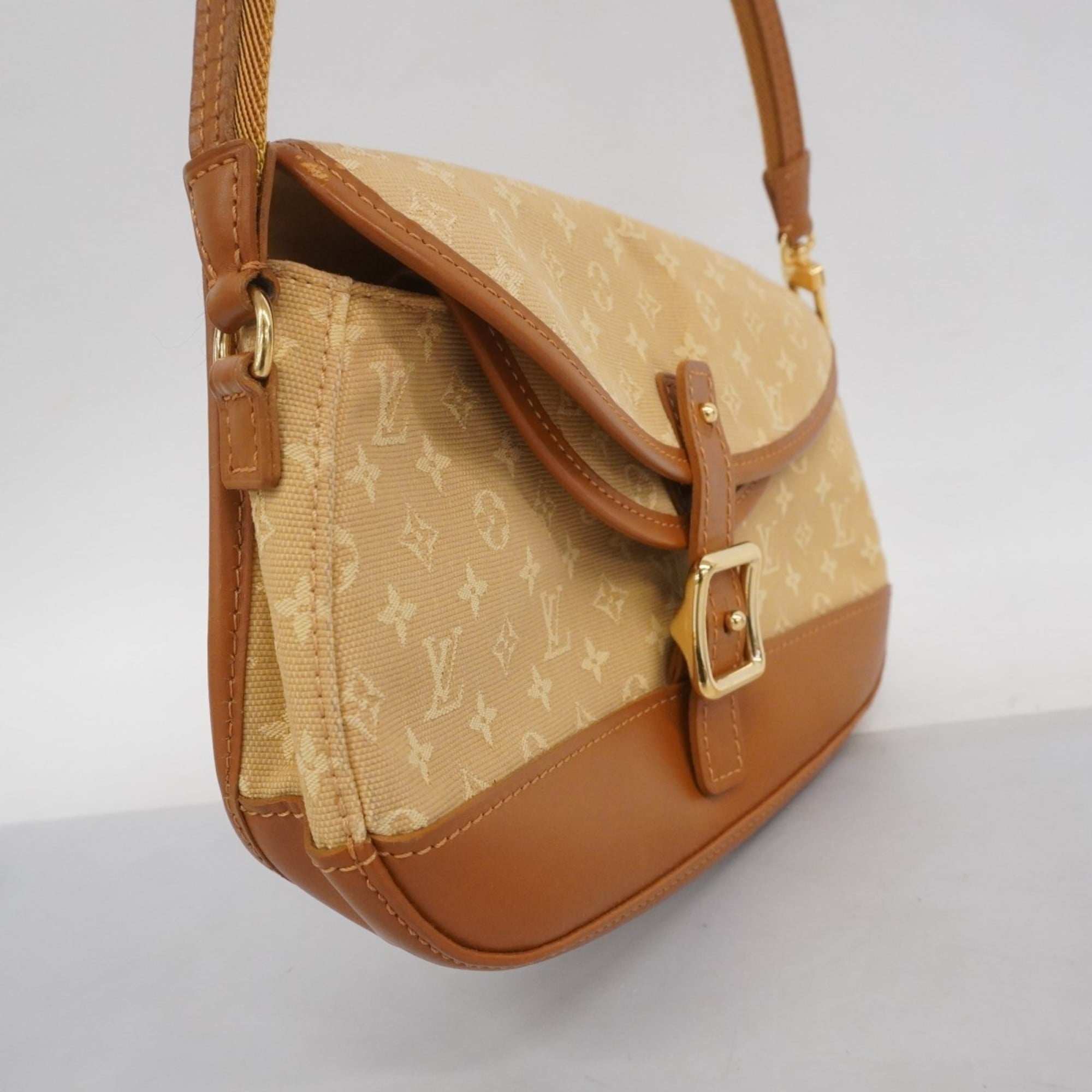 Louis Vuitton Beige Shoulder Bag (Pre-Owned)