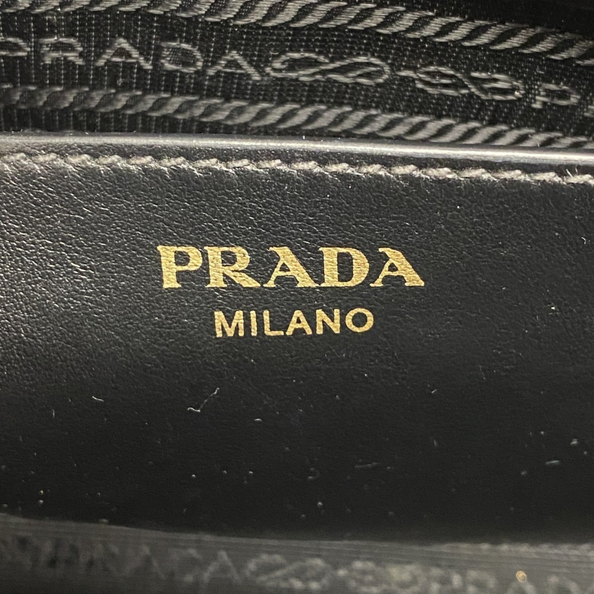 Prada Beige Black Leather Shoulder Bag (Pre-Owned)