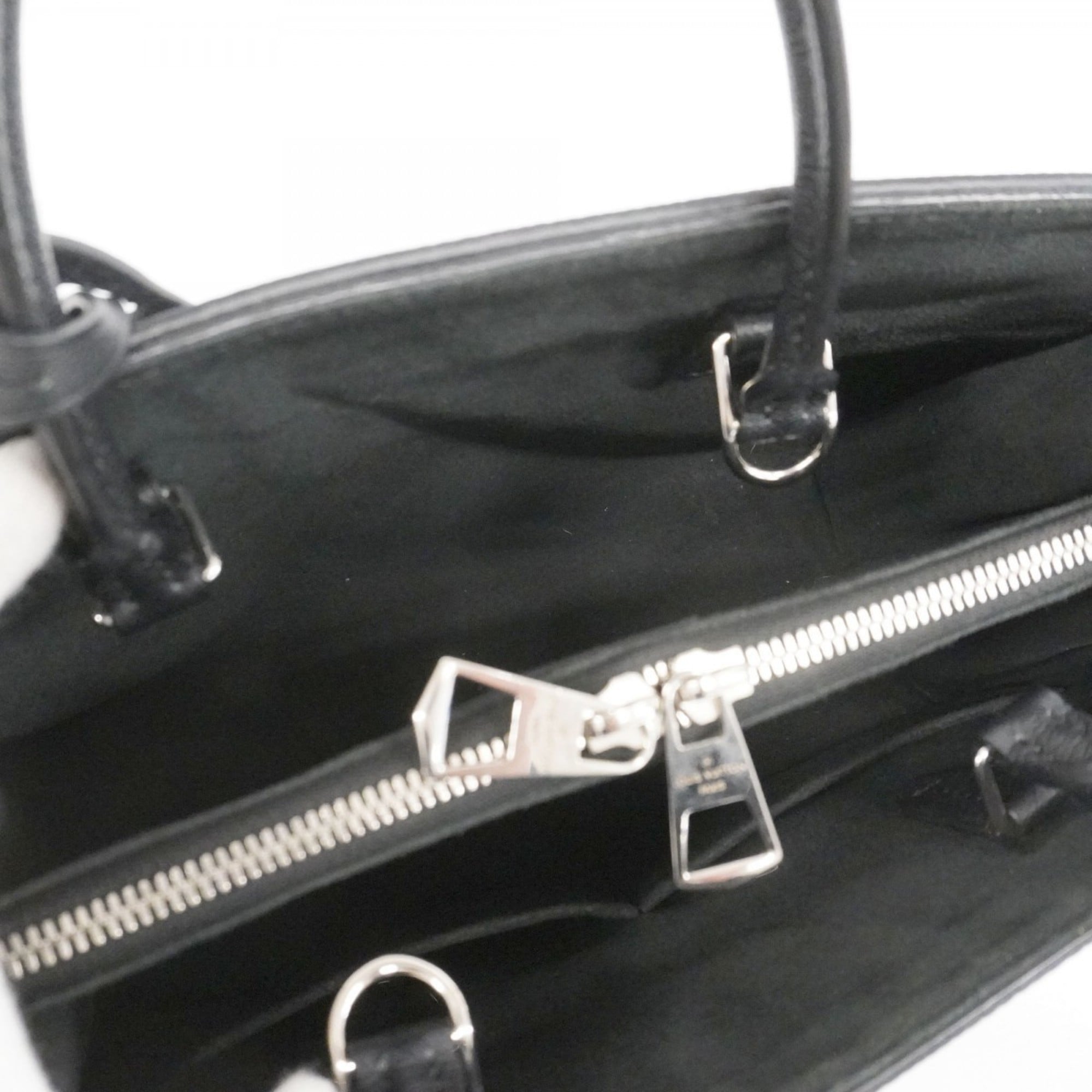 Louis Vuitton Noir Handbag (Pre-Owned)