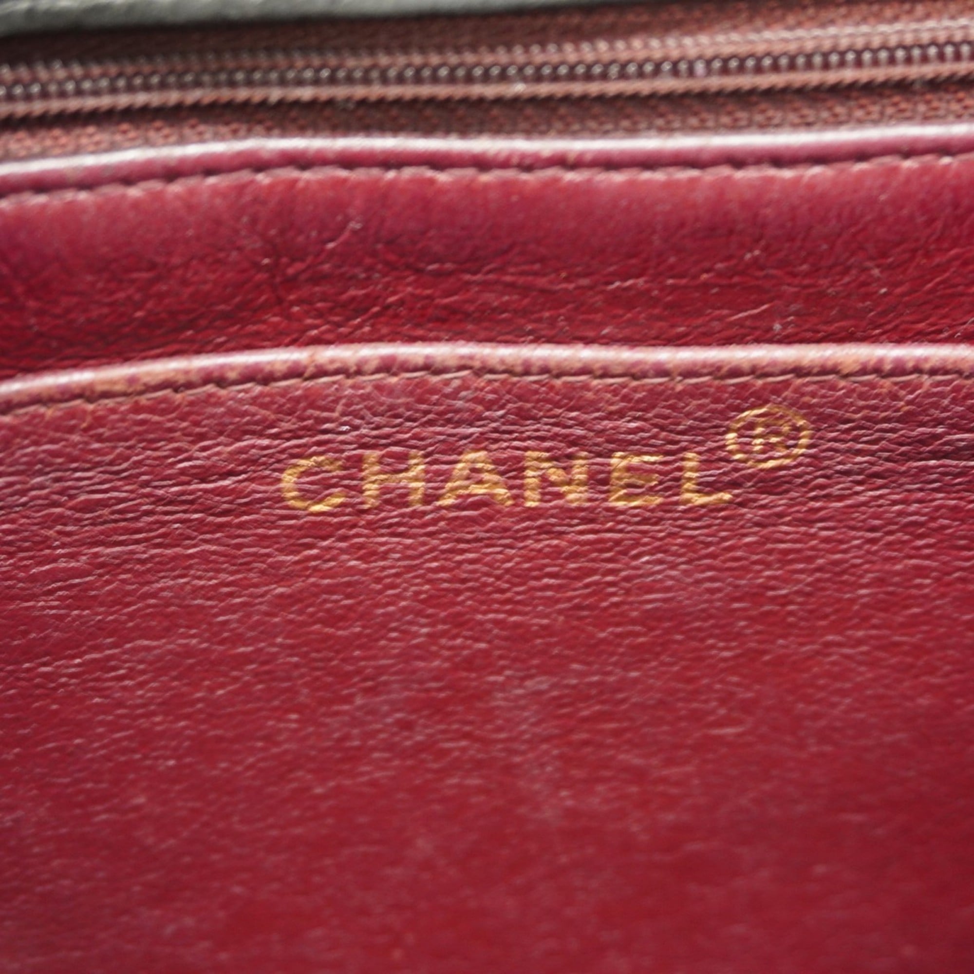 Chanel Black Leather Shoulder Bag (Pre-Owned)