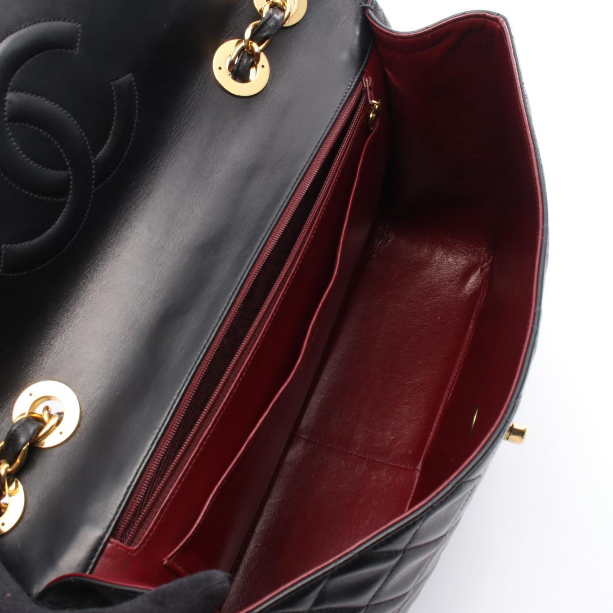 Chanel Black Leather Shoulder Bag (Pre-Owned)