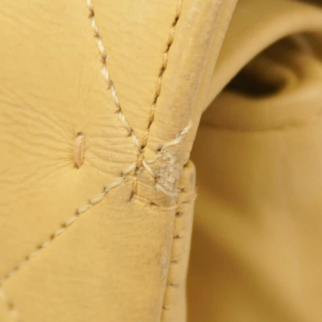 Chanel Beige Leather Shoulder Bag (Pre-Owned)