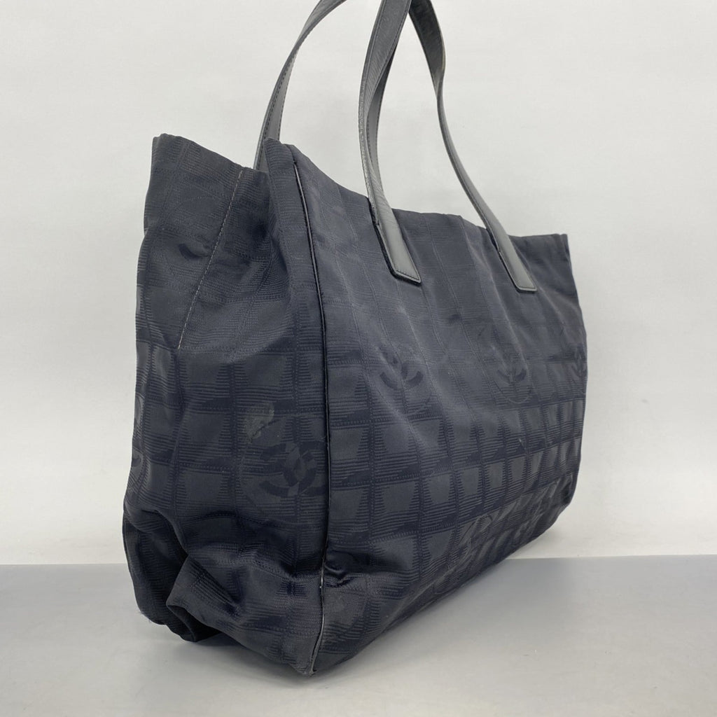 Chanel Black Nylon Tote Bag (Pre-Owned)