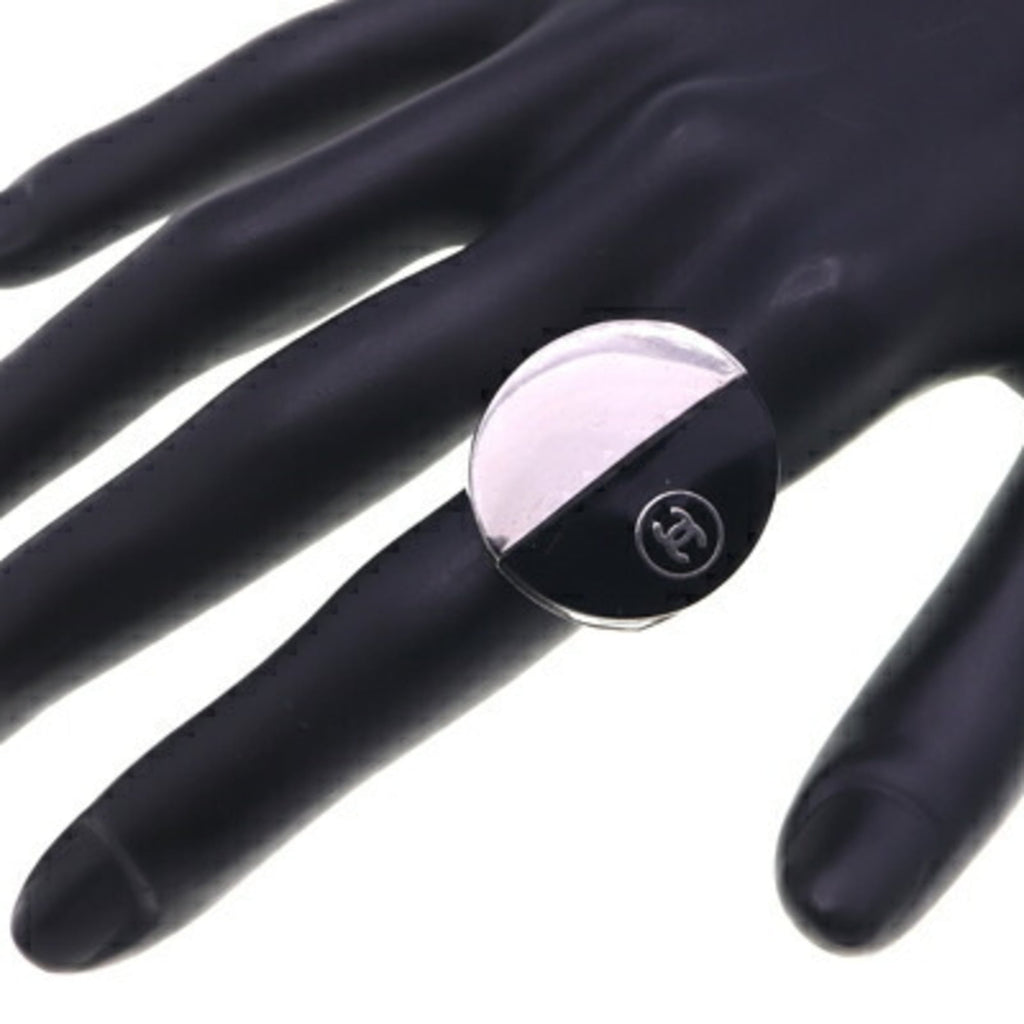 Chanel Silver Metal Band Ring (Pre-Owned)