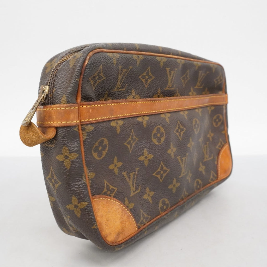 Louis Vuitton Brown Clutch Bag (Pre-Owned)