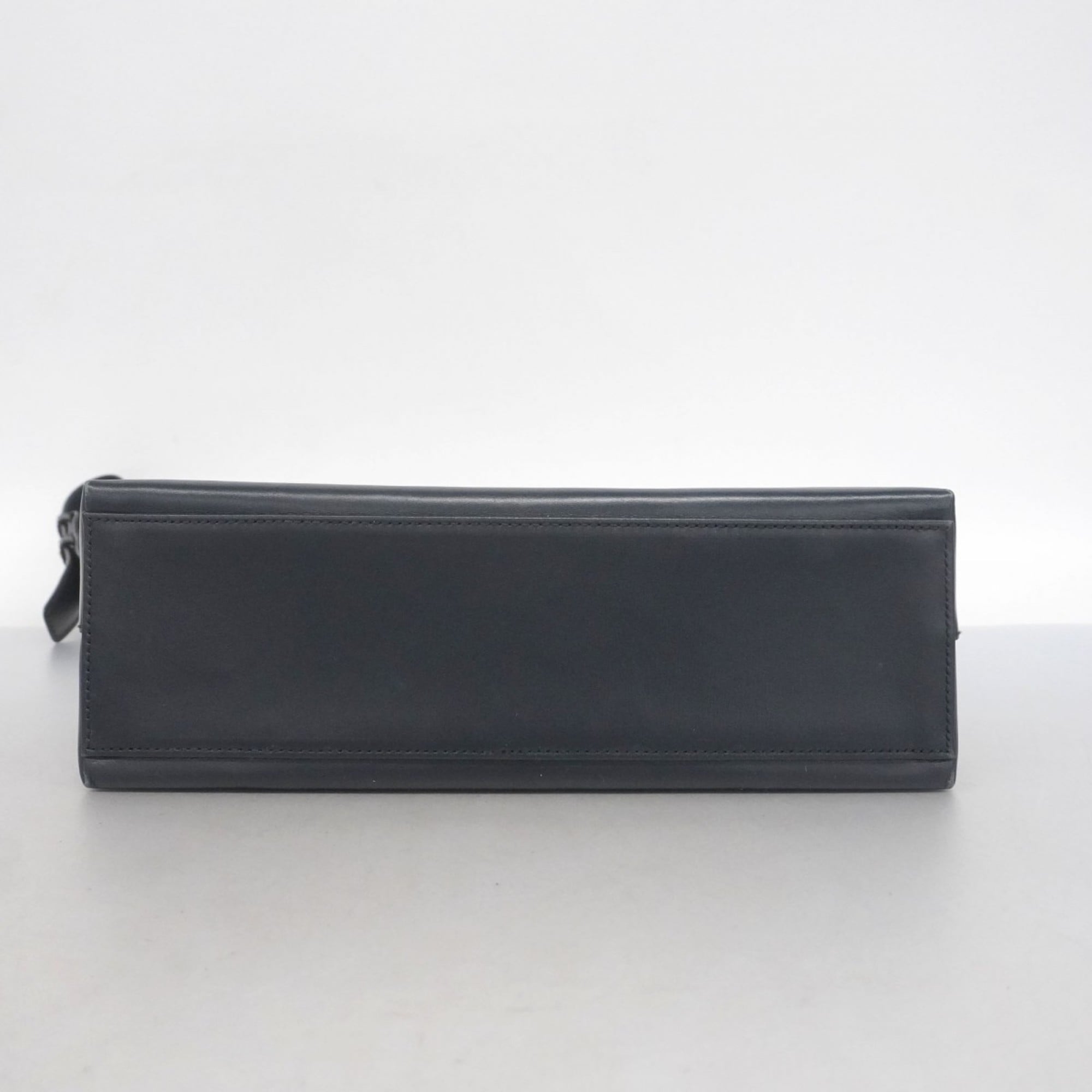 Salvatore Ferragamo Black Leather Shoulder Bag (Pre-Owned)