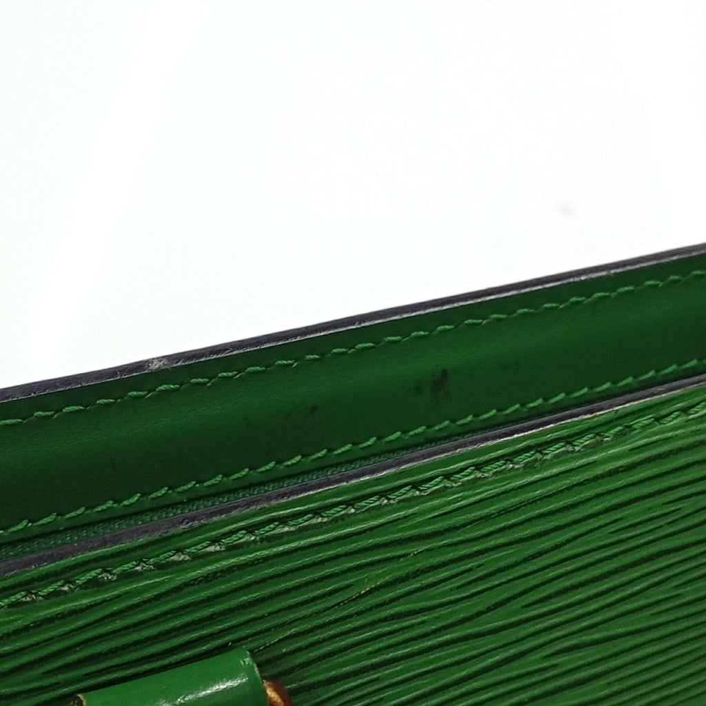 Louis Vuitton Borneo Green Green Epi Leather Handbag (Pre-Owned)