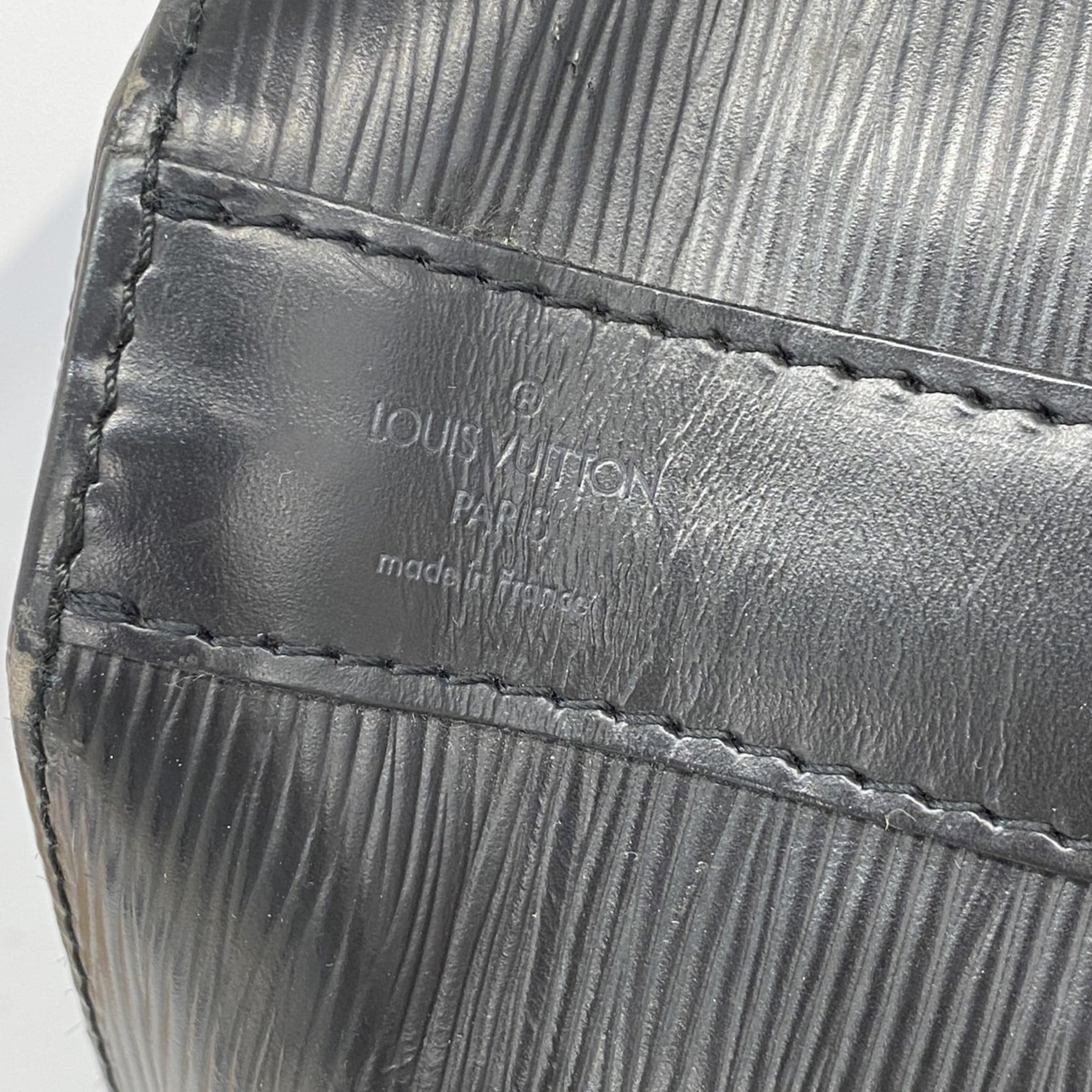Louis Vuitton Noir Shoulder Bag (Pre-Owned)