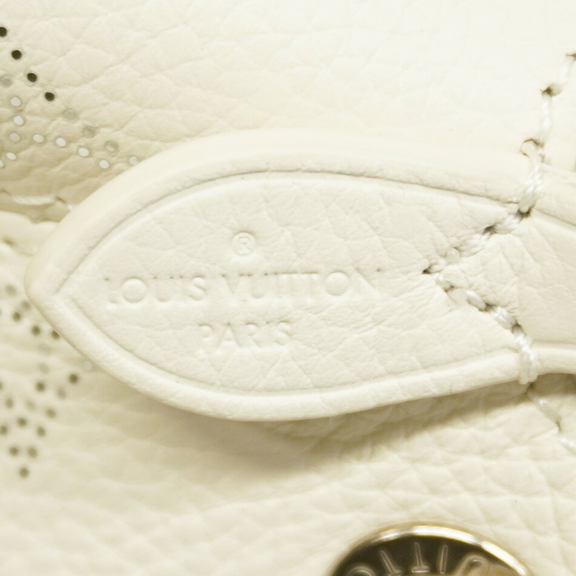 Louis Vuitton White Handbag (Pre-Owned)