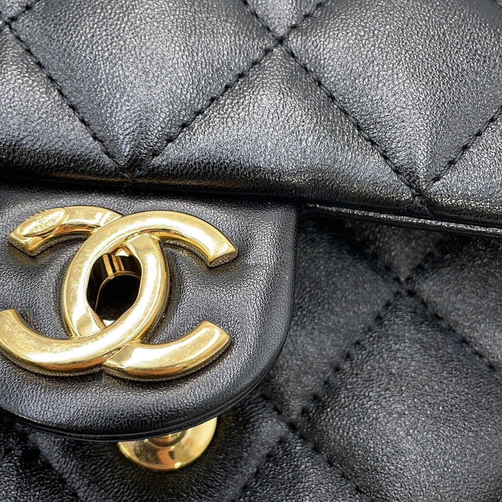 Chanel Matelasse Black Leather Shoulder Bag (Pre-Owned)