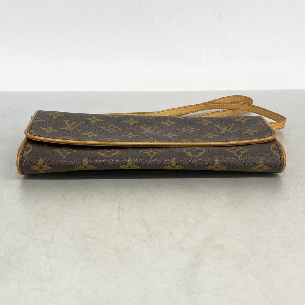 Louis Vuitton Brown Shoulder Bag (Pre-Owned)