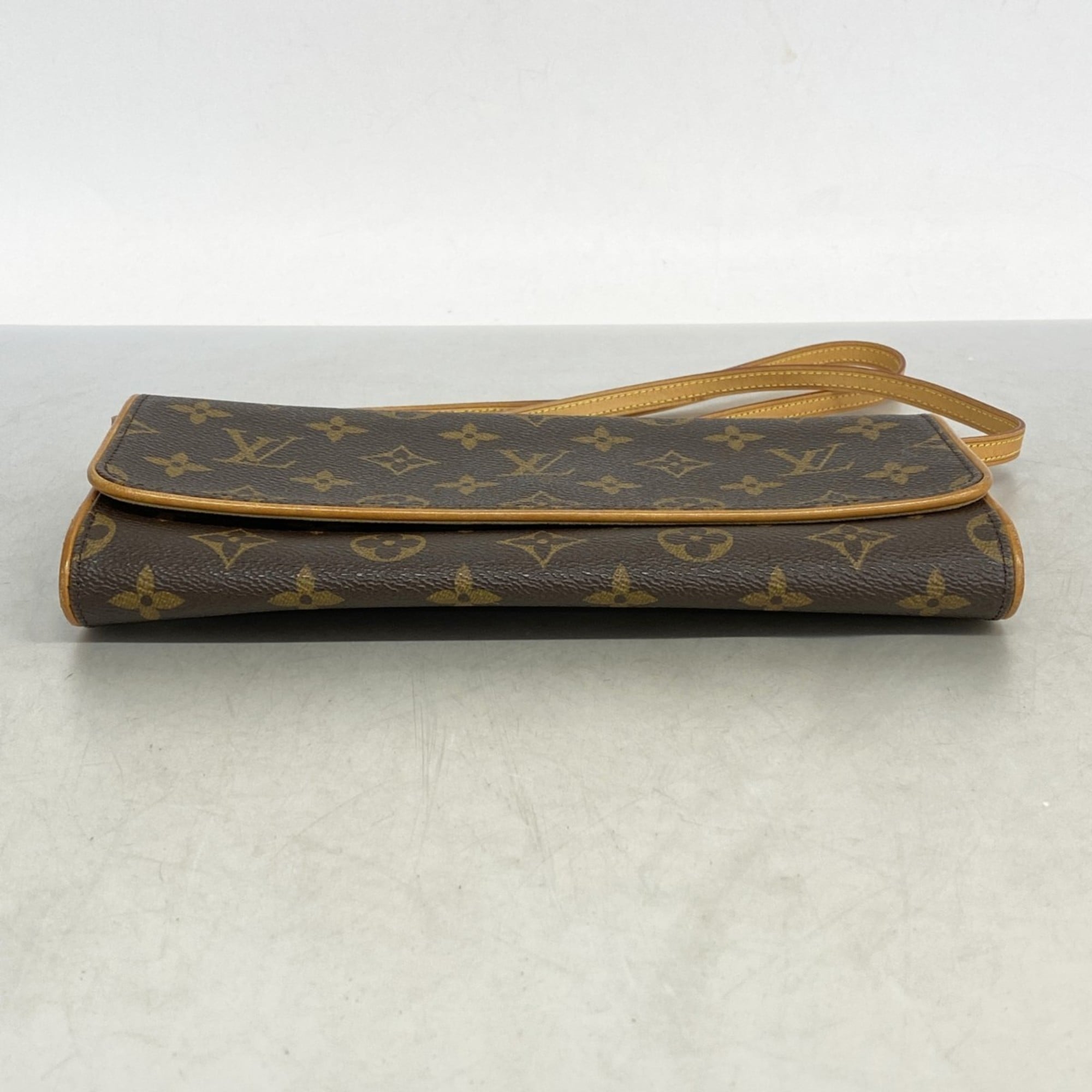 Louis Vuitton Brown Shoulder Bag (Pre-Owned)