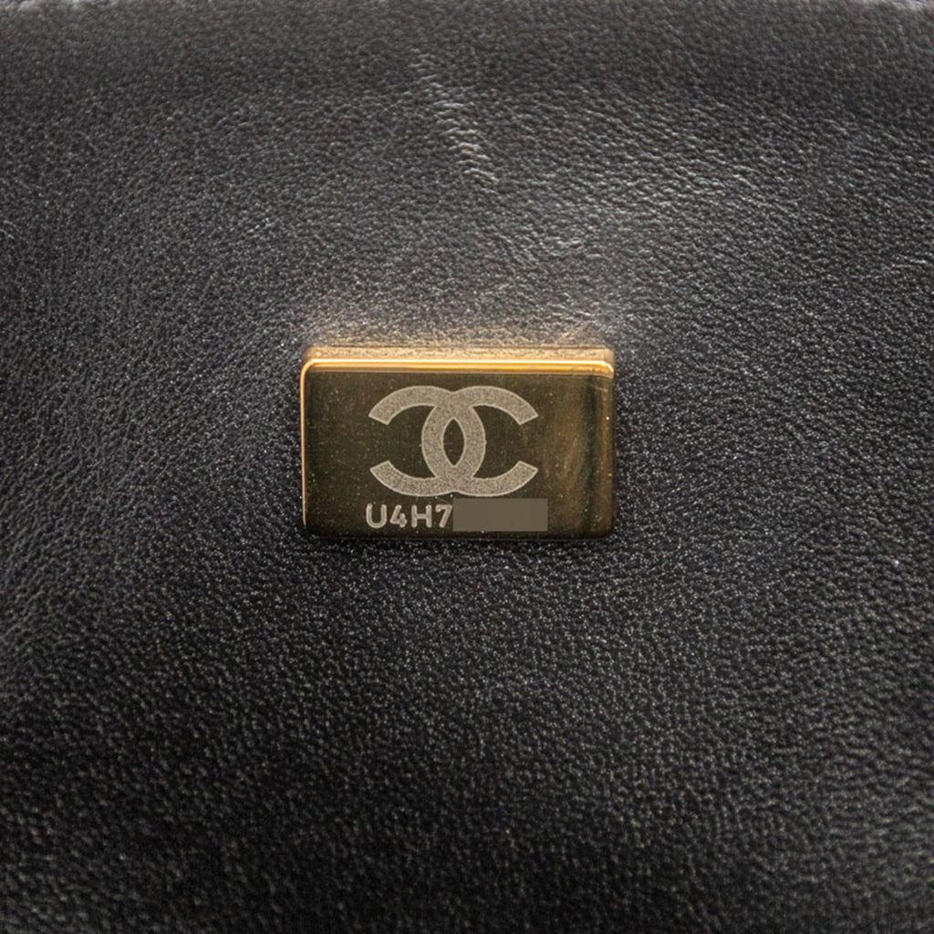 Chanel Black Leather Shoulder Bag (Pre-Owned)
