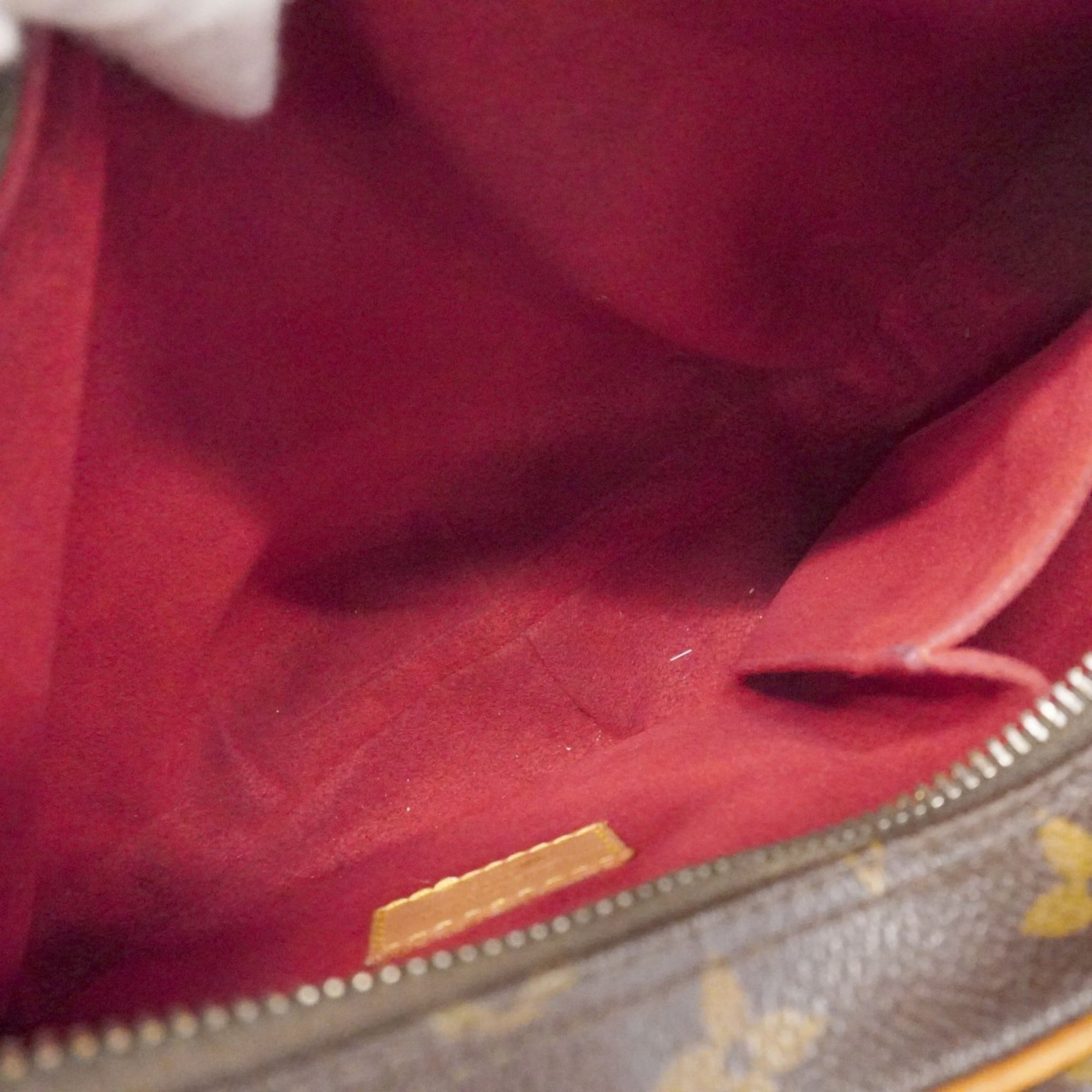 Louis Vuitton Brown Shoulder Bag (Pre-Owned)