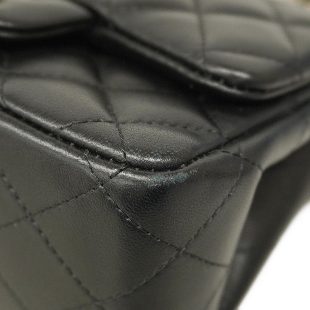 Chanel Black Leather Shoulder Bag (Pre-Owned)