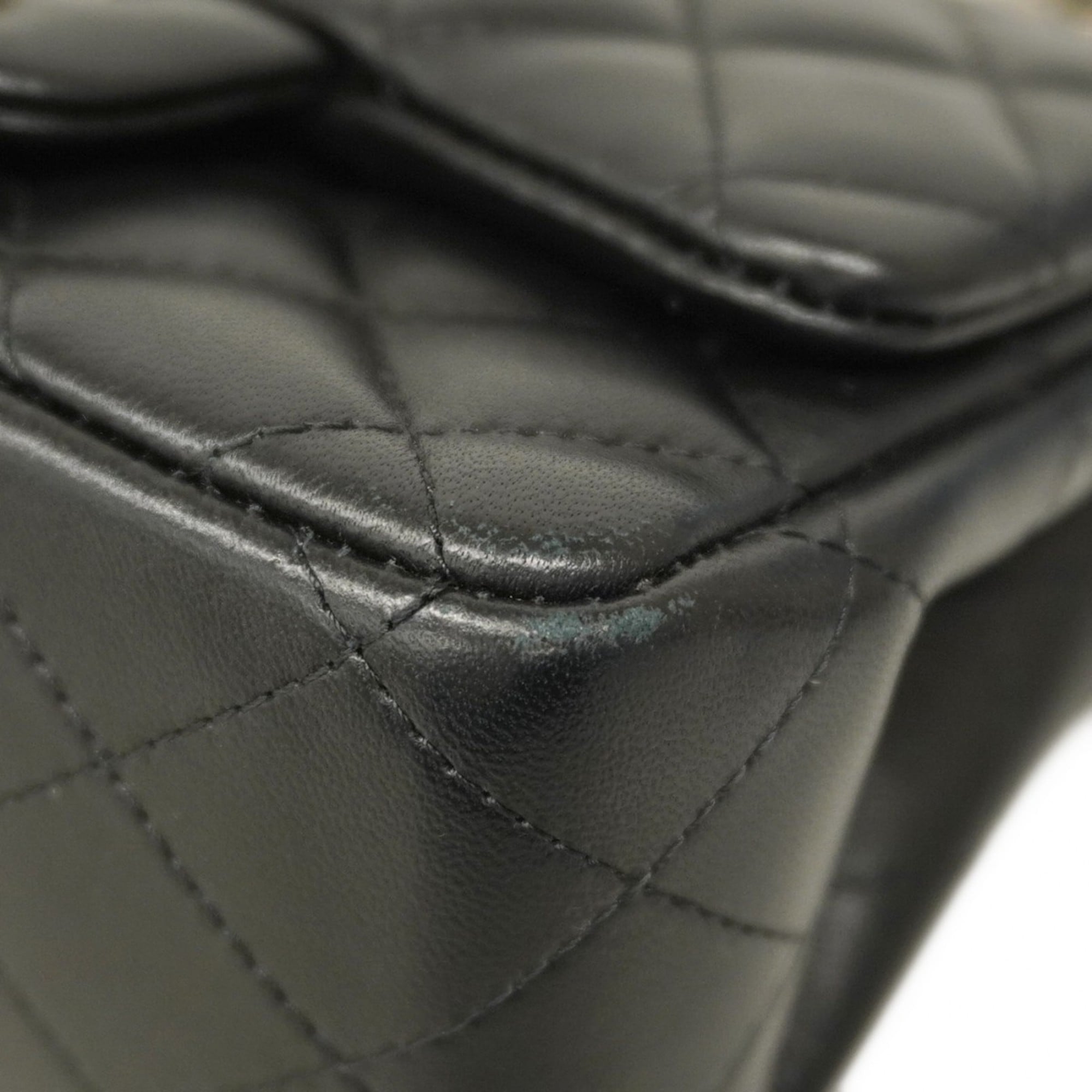 Chanel Black Leather Shoulder Bag (Pre-Owned)