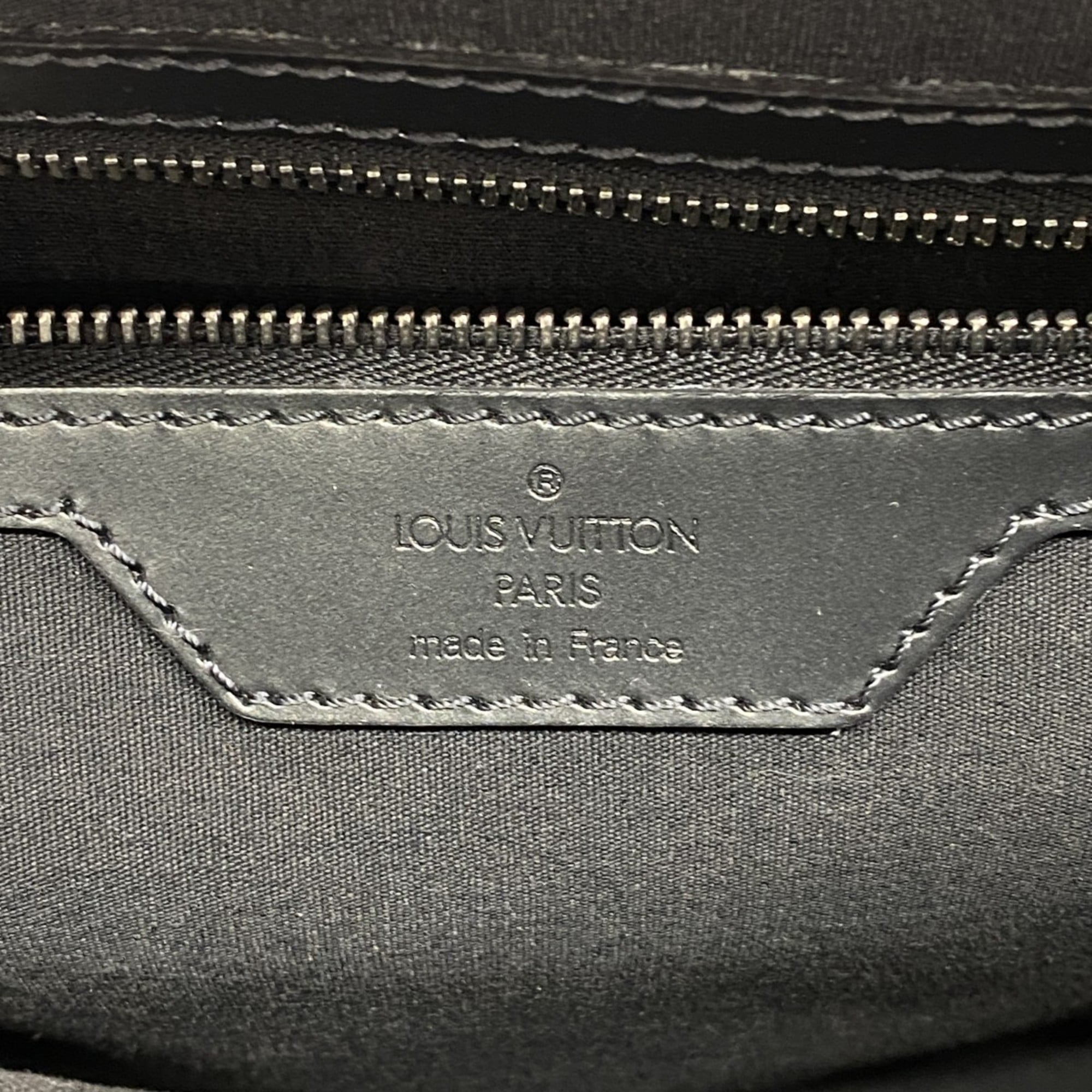 Louis Vuitton Noir Handbag (Pre-Owned)